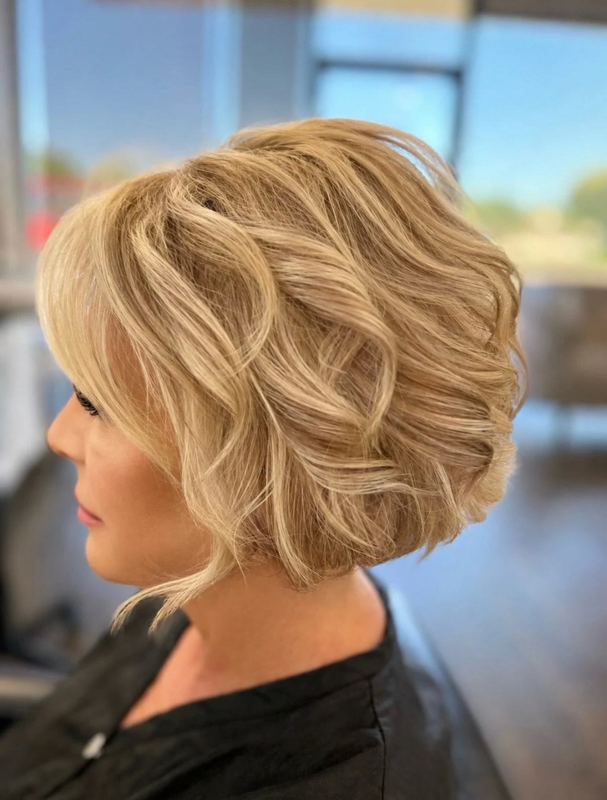 Fresh dimension ✨ Highlights + lowlights for the perfect blend of brightness and depth, finished with a fresh trim for healthy, polished ends. 🤍

#Highlights #Lowlights #HairTransformation #DimensionalColor #KatyHair