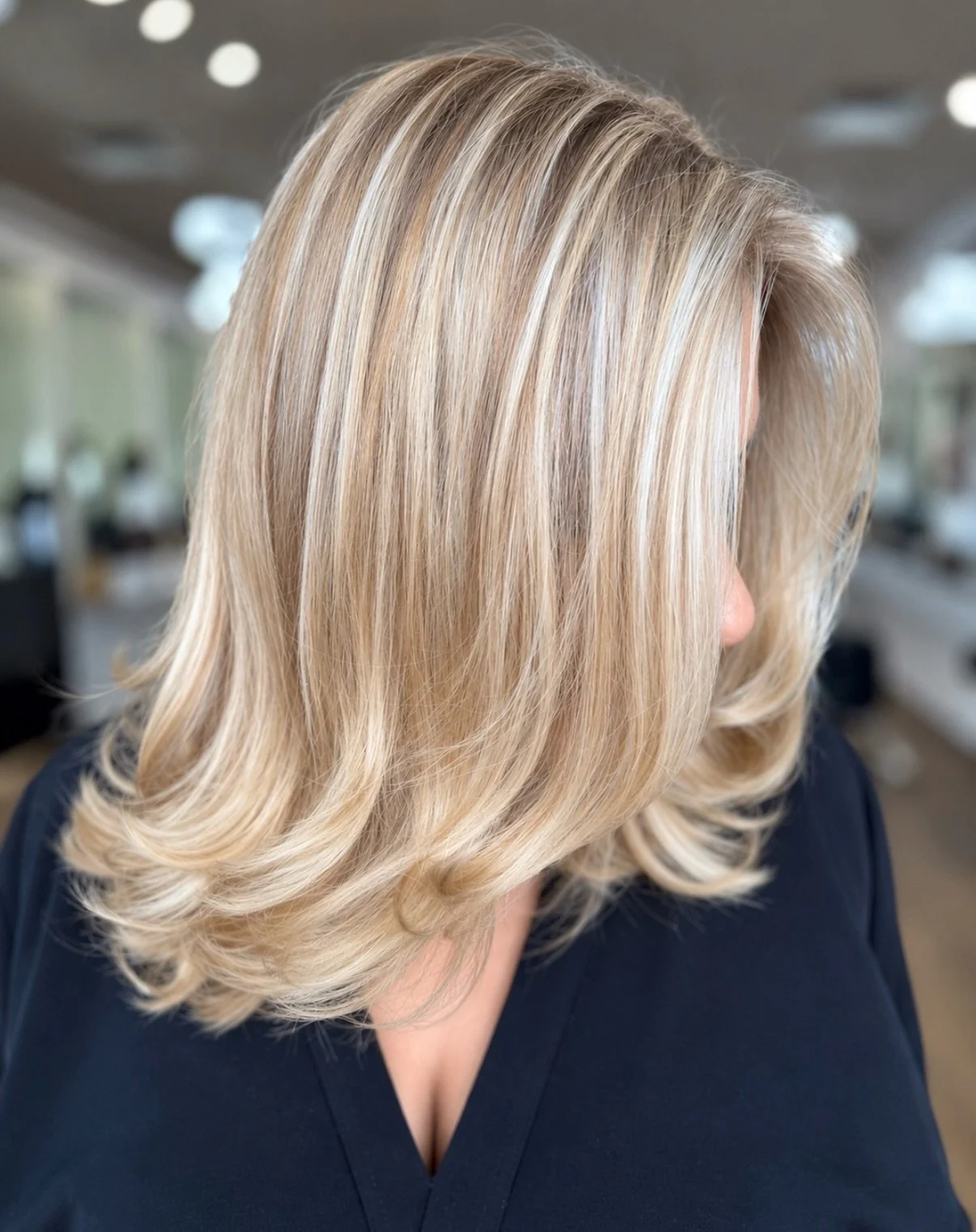 ✨ Blonde transformations don&rsquo;t always happen in one appointment sometimes the best results take multiple sessions. 🤍

For this beautiful transformation, we focused on a fresh root color, dimensional highlights, and a customized layered cut to 