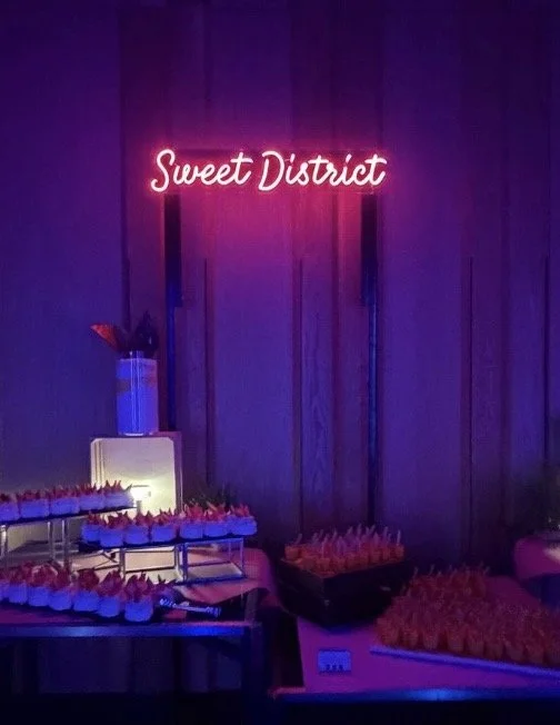 Dessert Station neons-3.jpg