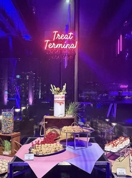 Dessert Station neons-1.jpg