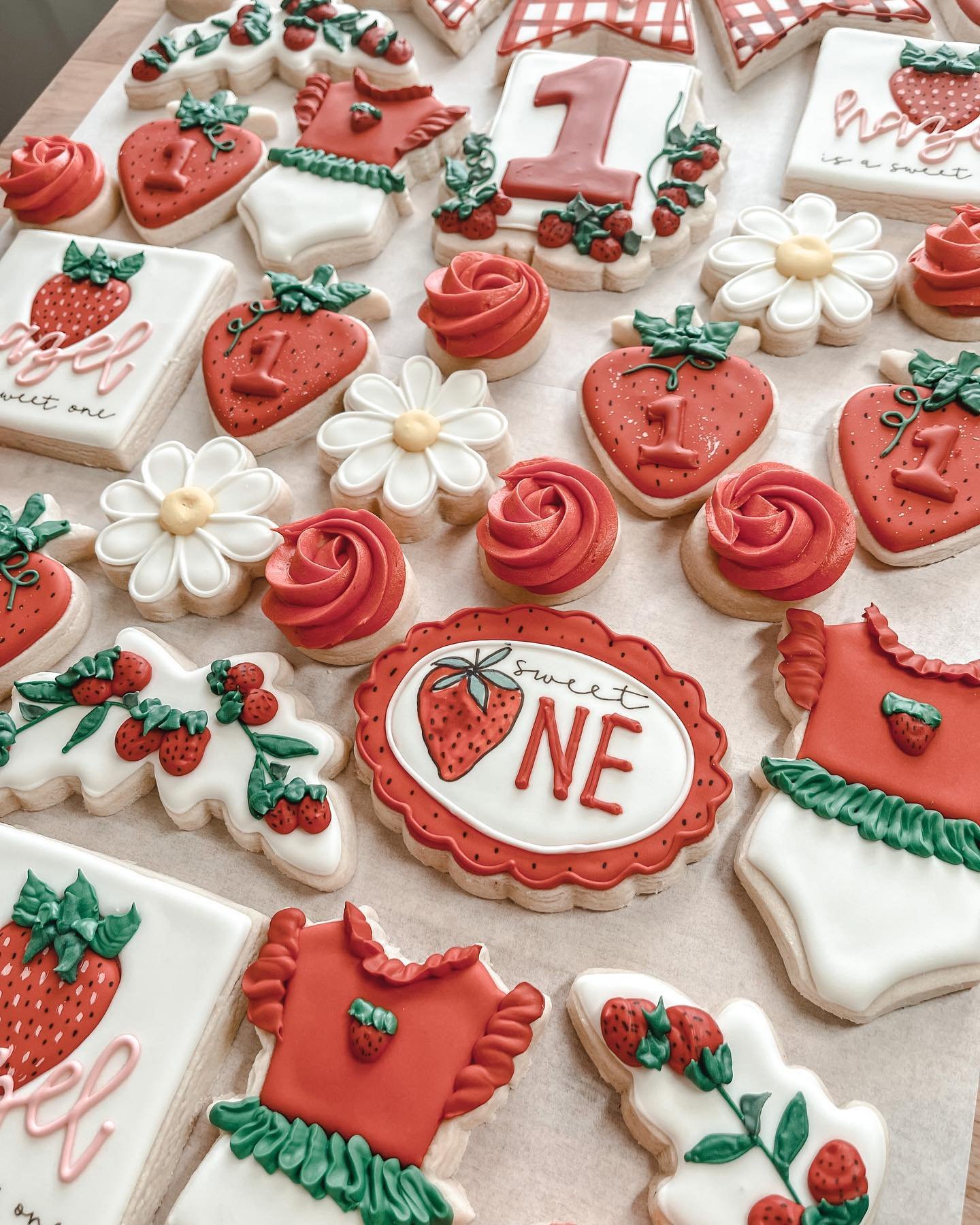 MH-Cookie-Shoppe-First-Birthday-Cookies-Strawberry-Theme-01.jpeg