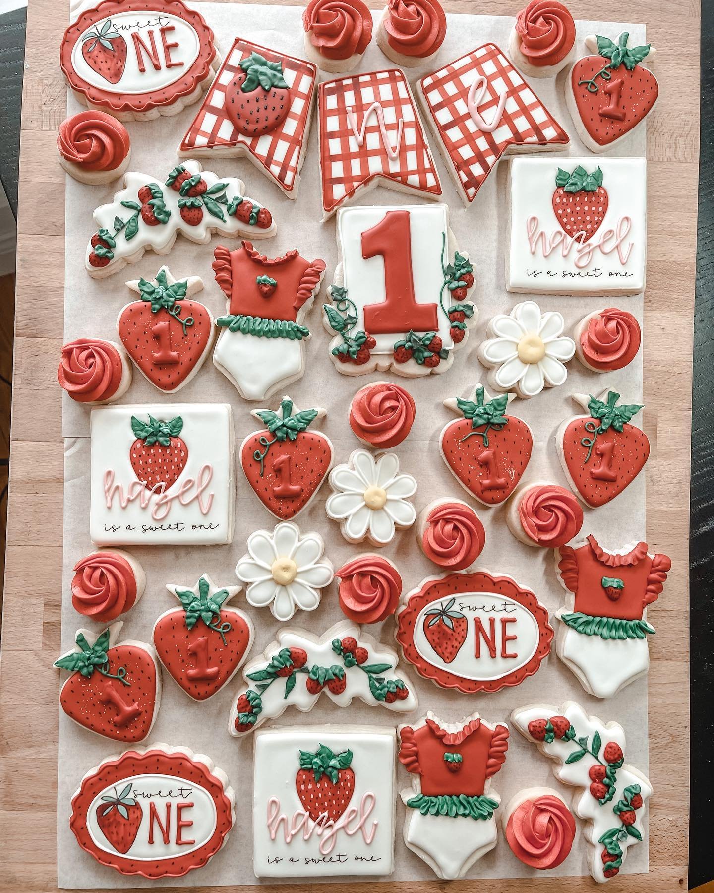 MH-Cookie-Shoppe-First-Birthday-Cookies-Strawberry-Theme-05.jpeg