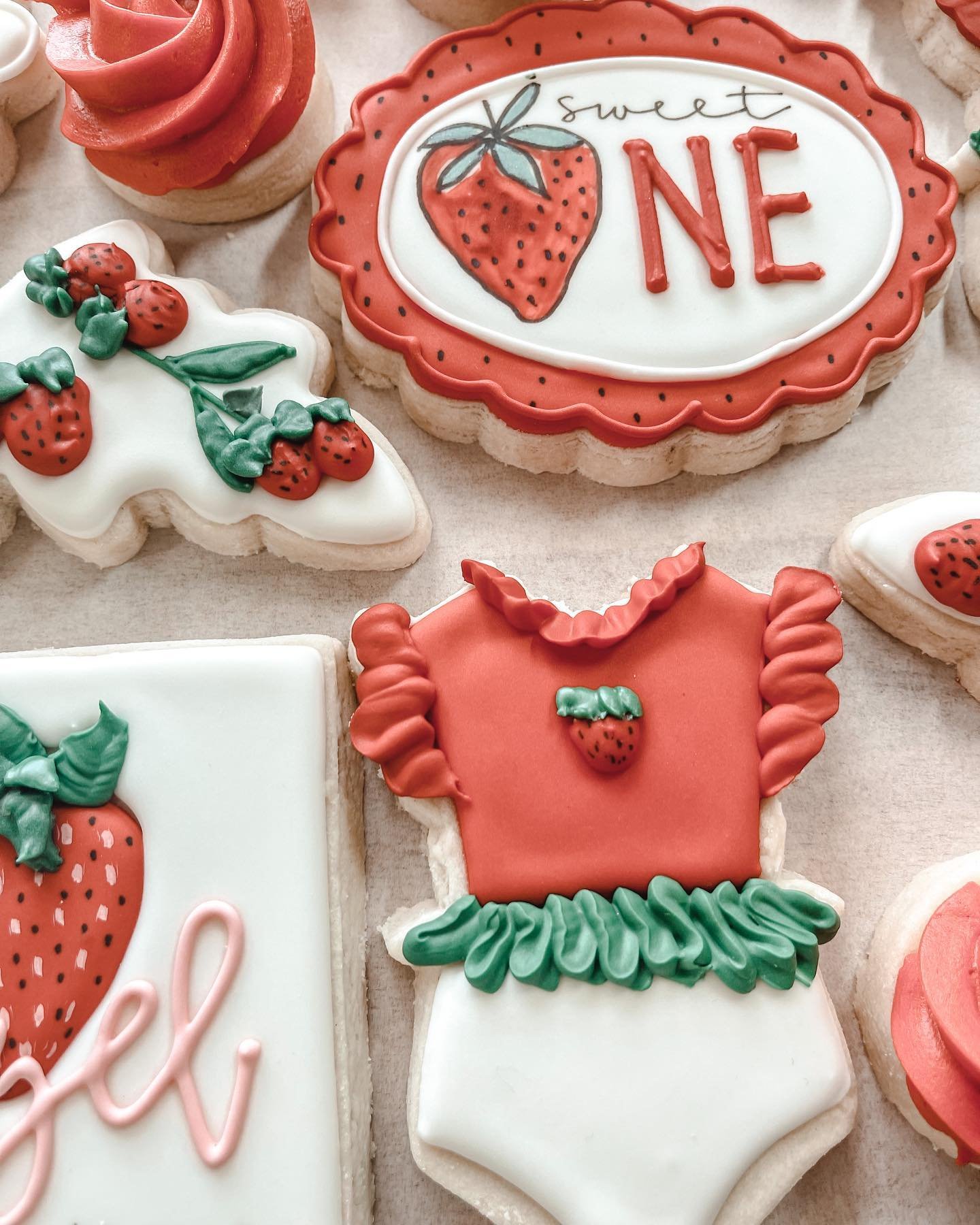 MH-Cookie-Shoppe-First-Birthday-Cookies-Strawberry-Theme-10.jpeg