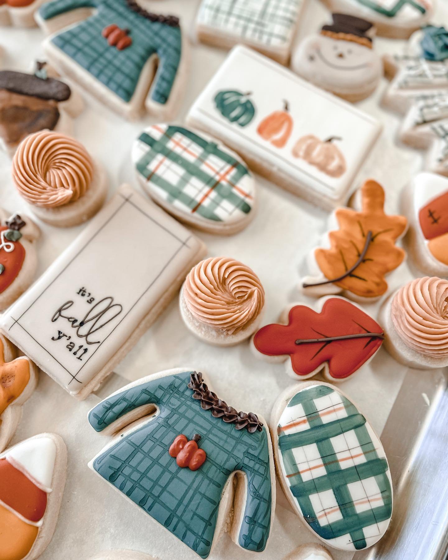 MH-Cookie-Shoppe-Fall-Design-custom-cookies01.jpeg