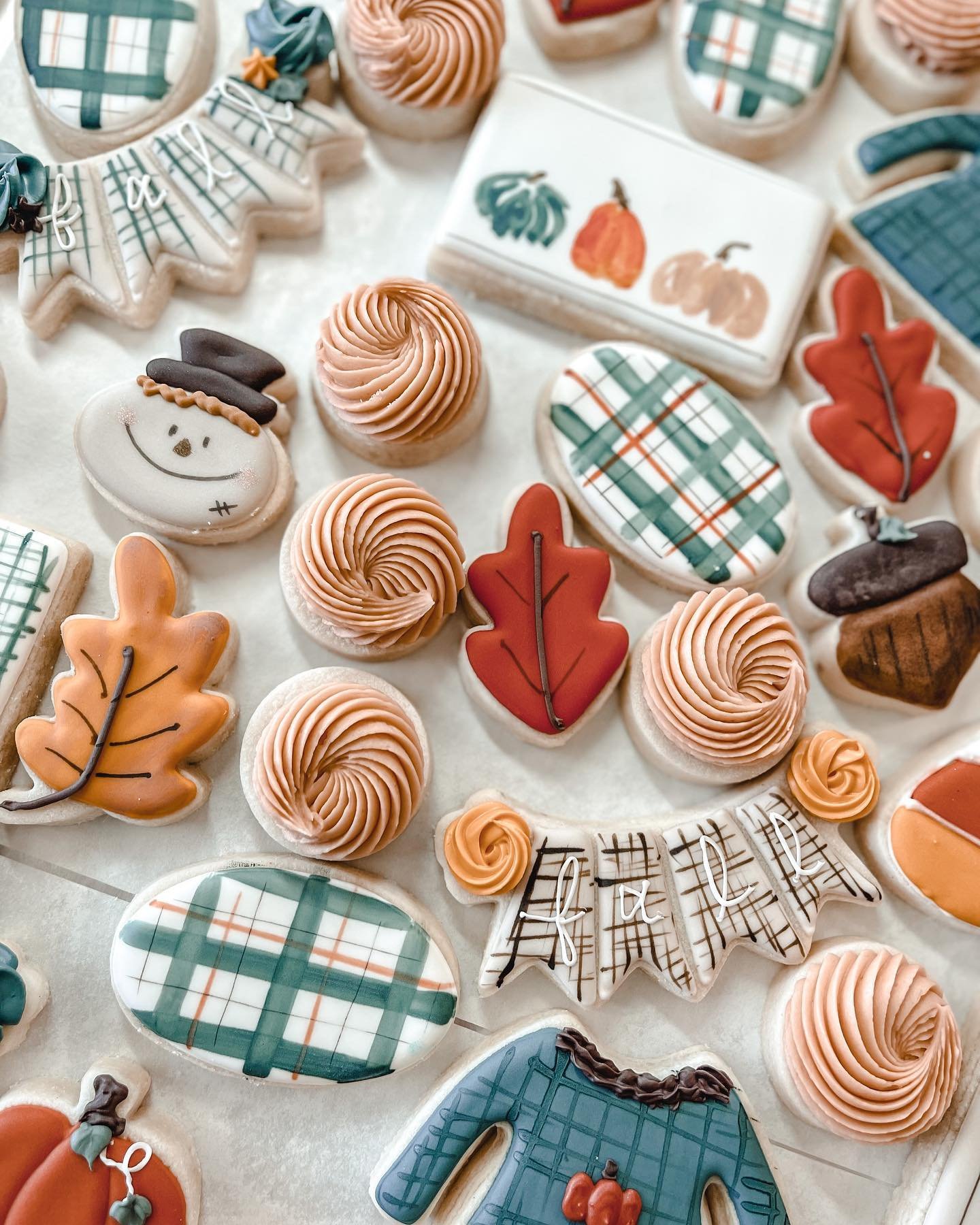 MH-Cookie-Shoppe-Fall-Design-custom-cookies03.jpeg