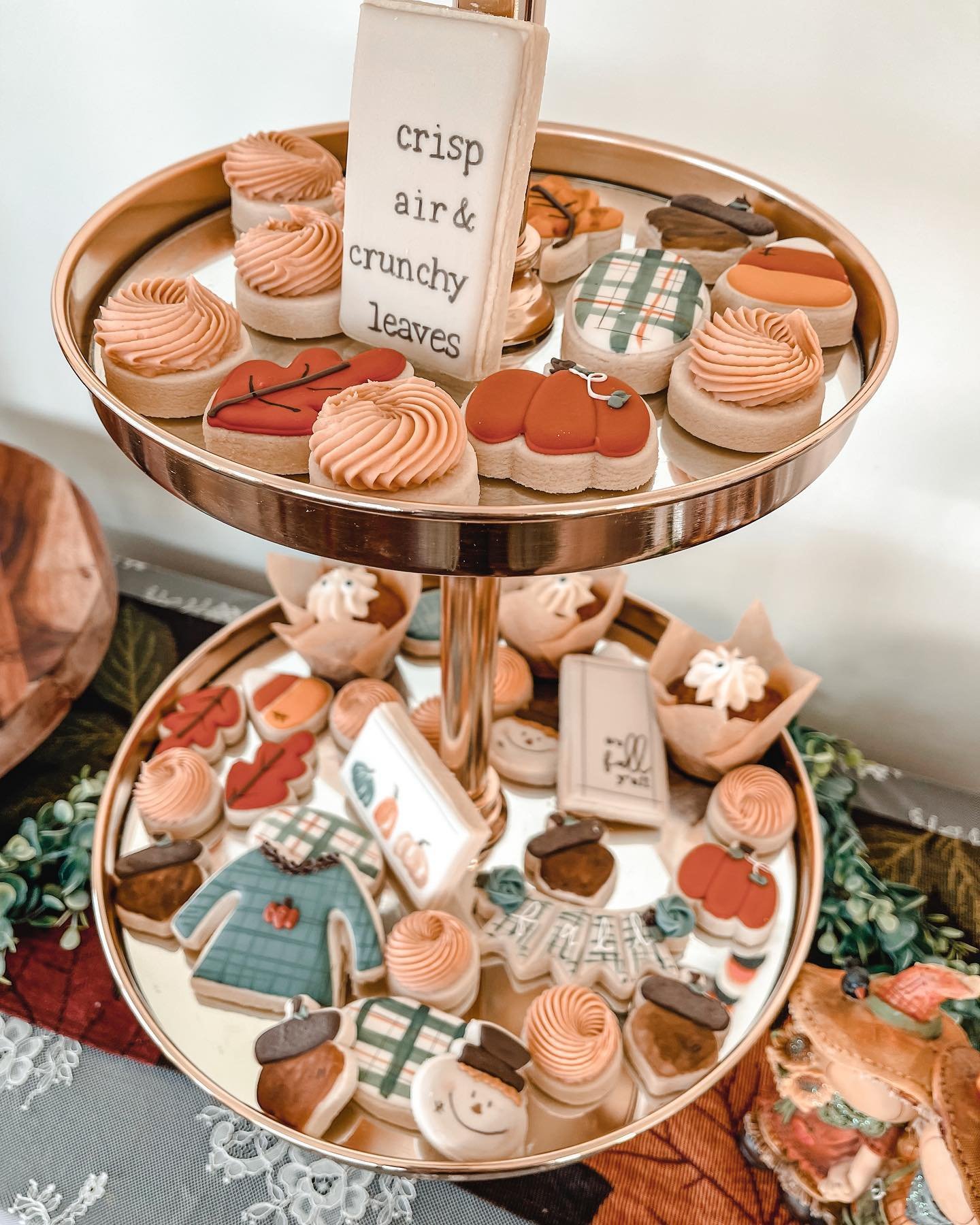 MH-Cookie-Shoppe-Fall-Design-custom-cookies07.jpeg