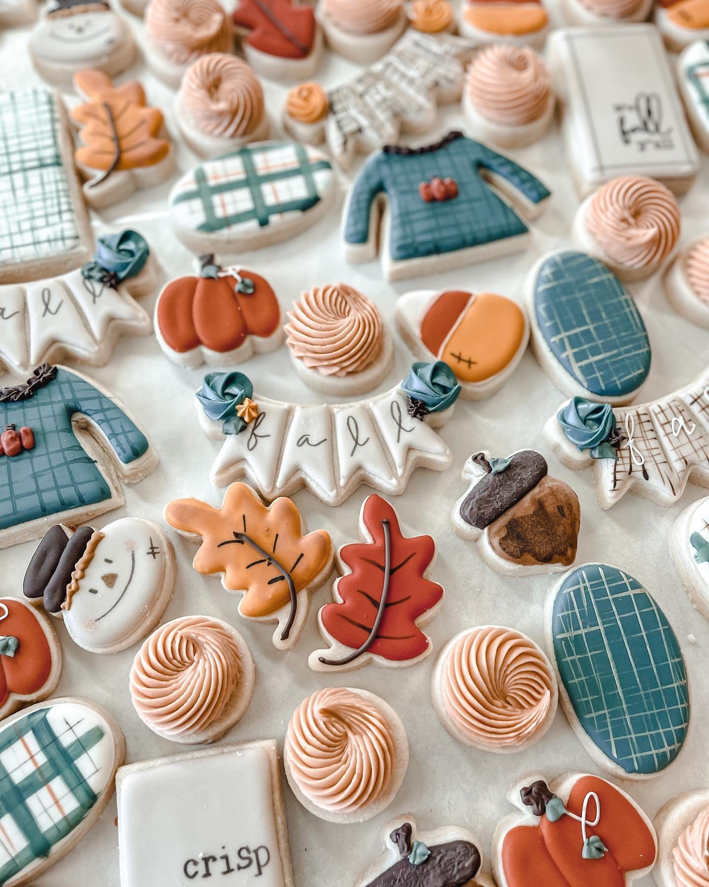MH-Cookie-Shoppe-Fall-Design-custom-cookies08.jpeg