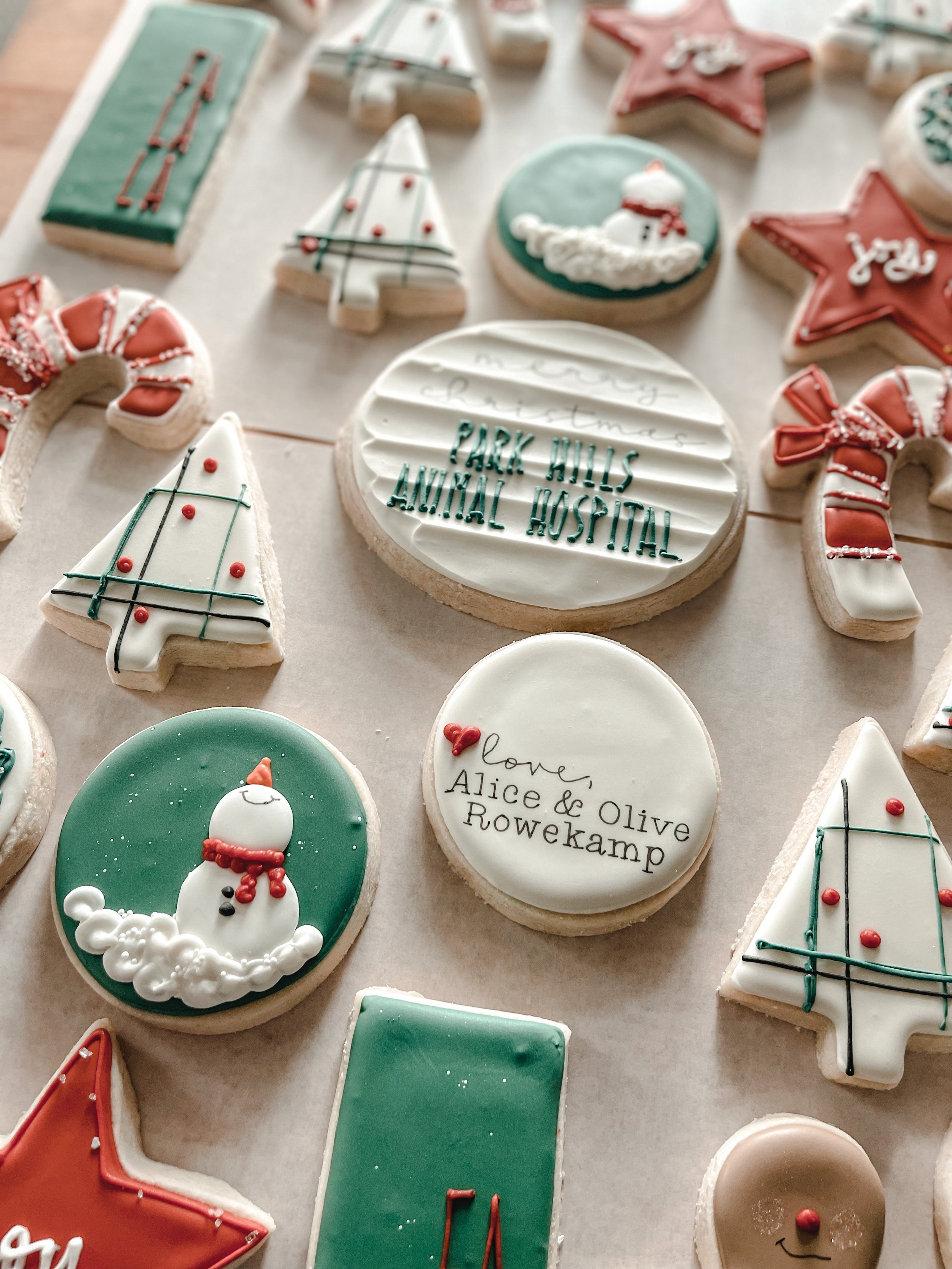 MH-Cookie-Shoppe-Christmas-decorated-cookies-custom-design-cookies08.JPG