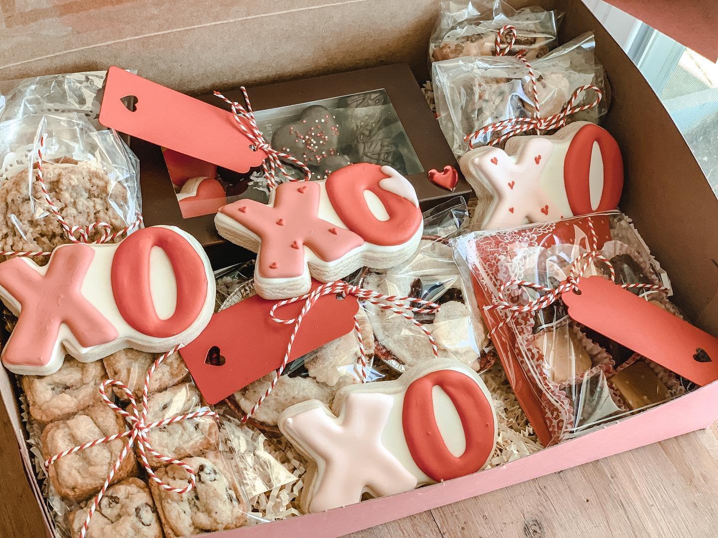 MH-Cookie-Shoppe-Valentines-day-bakers-box-decorated-cookies-custom-design-cookies10.jpeg