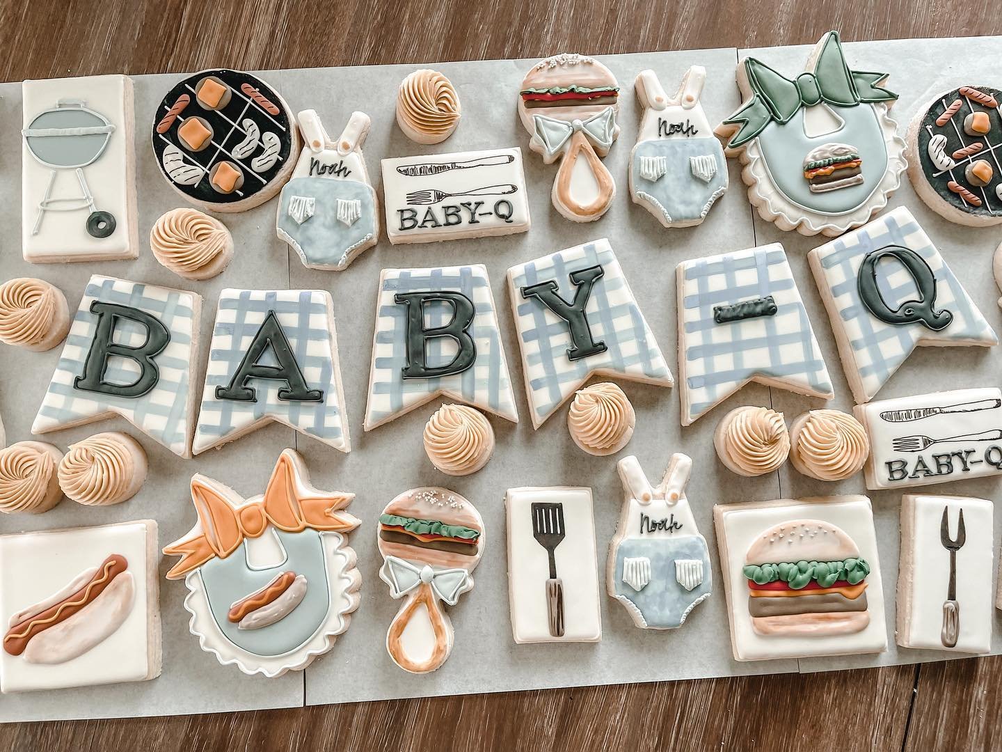 MH-Cookie-Shoppe-Baby-shower-decorated-cookies-custom-design-cookies05.jpeg