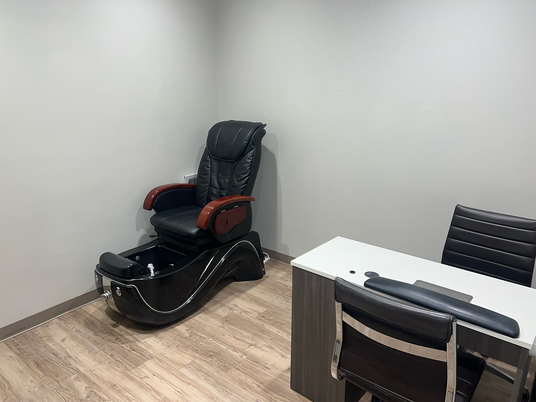 nail-rental-salon-suite.png