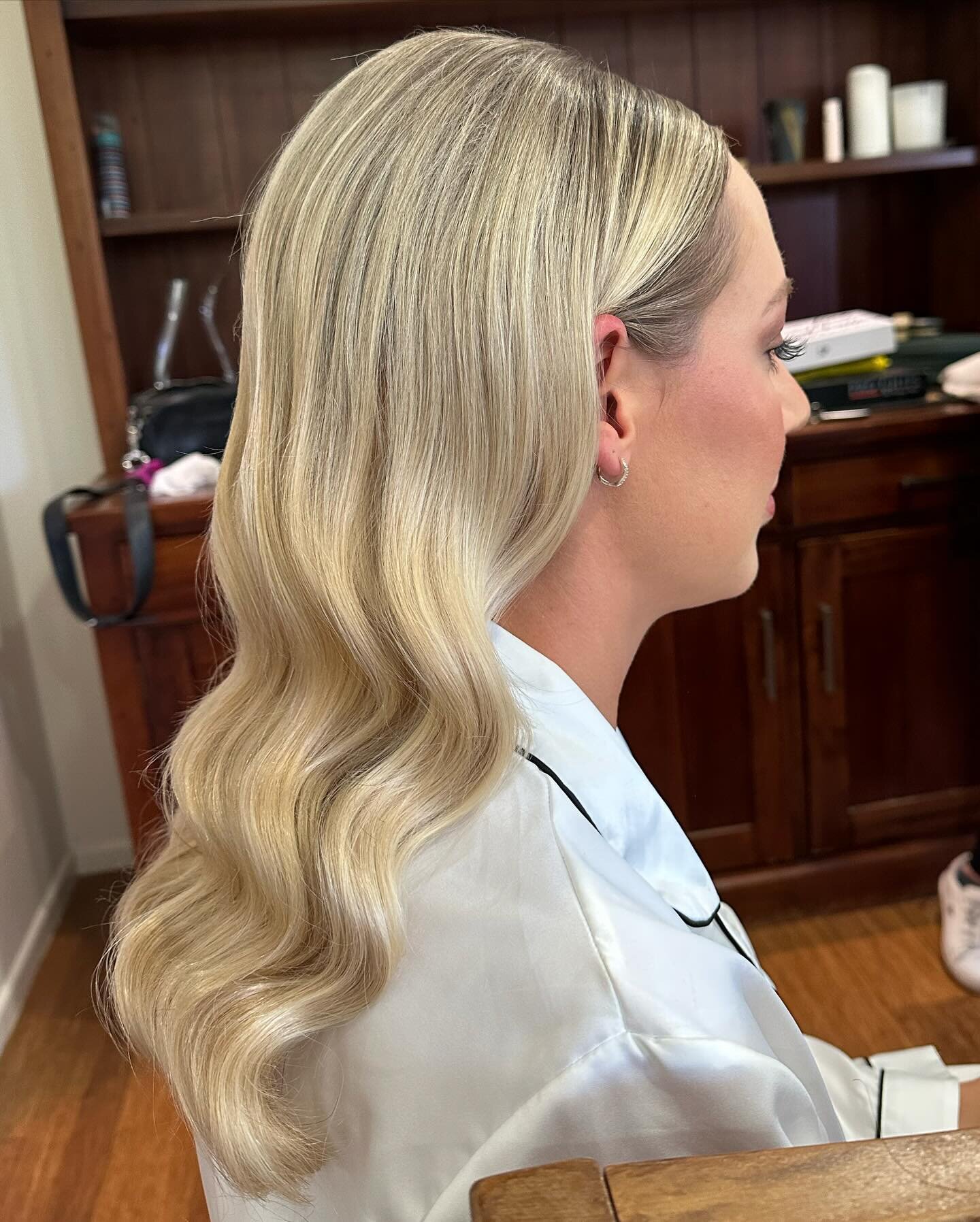 Preparation, do&rsquo;s and don&rsquo;ts. 

The better you prep, the more time I have to create your dream hair.

My preference is to work with freshly shampooed hair. This means I can work through my favourite products and blow dry them in for maxim