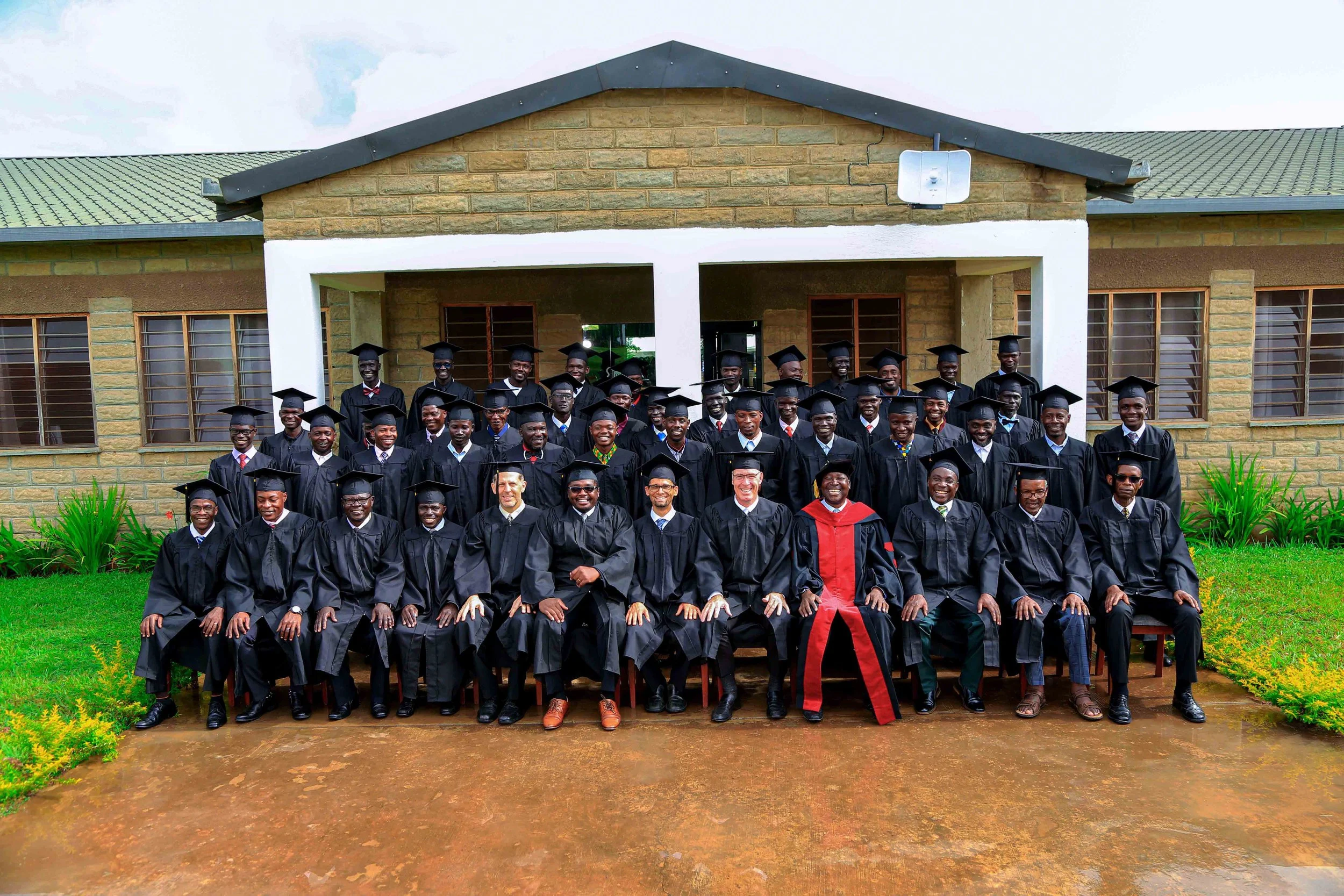 graduands_and_faculty_pic.jpg