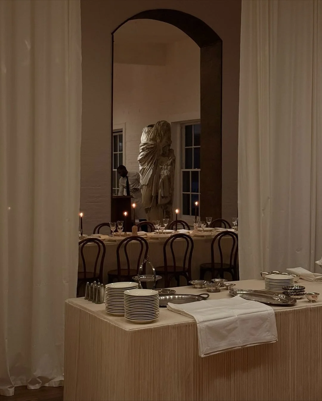 @dolcevita &amp; @bluejeanspublicrelations hosted an editor dinner at an art gallery in NYC, with the theme being &ldquo;the stories we&rsquo;ve told&rdquo;: a night of of art, style and the city&rsquo;s best story tellers