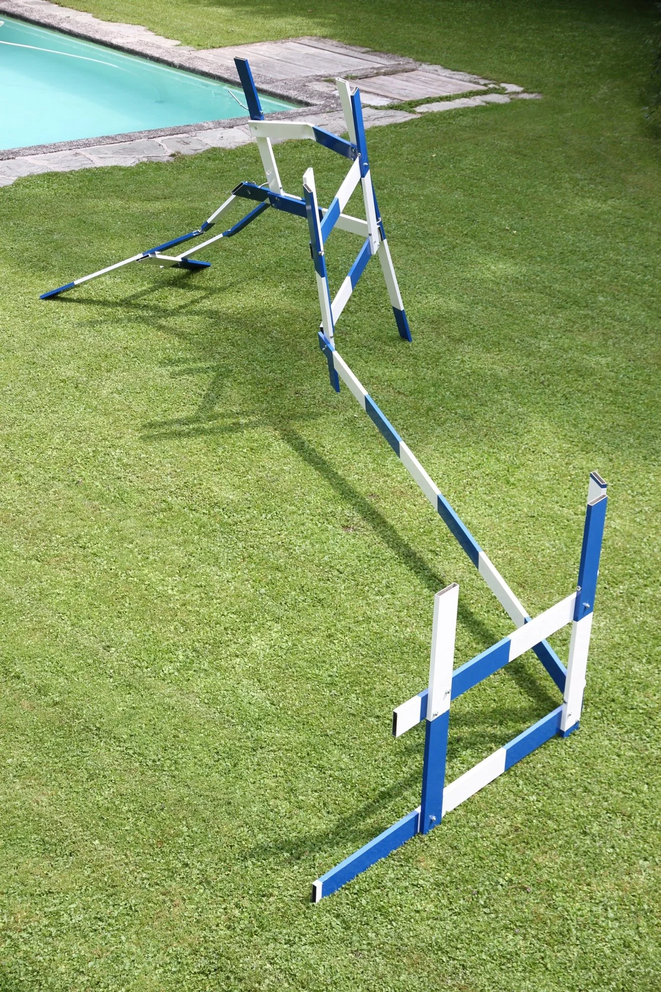 Around the bend, 2011  
Powder coated aluminium  
166 x 686 x 250 cm