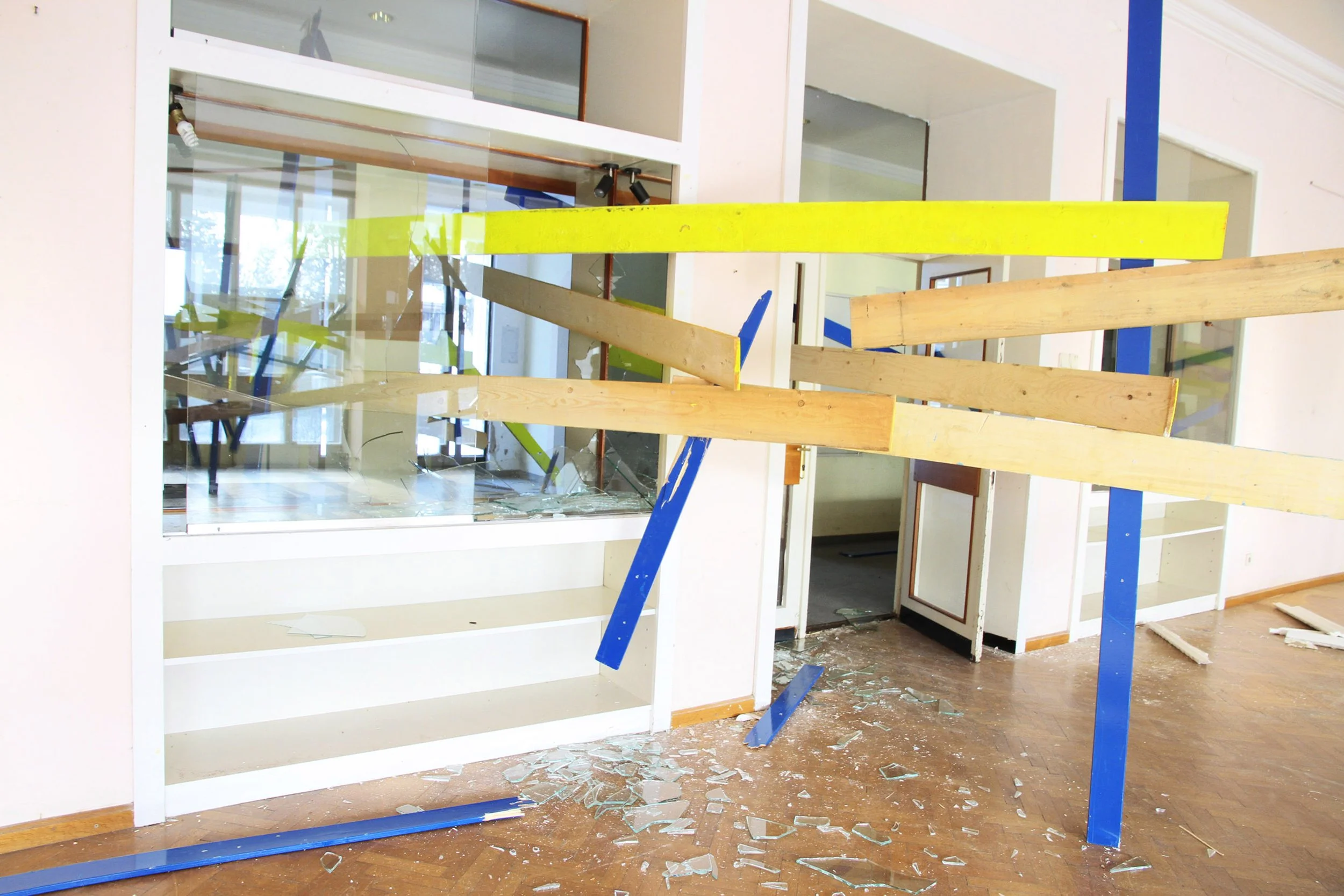 Don’t tell and we won’t ask, 2012  
Enamel paint on wood  
Dimensions variable  
,Every time I die’ project, Bad Gleichenberg, A