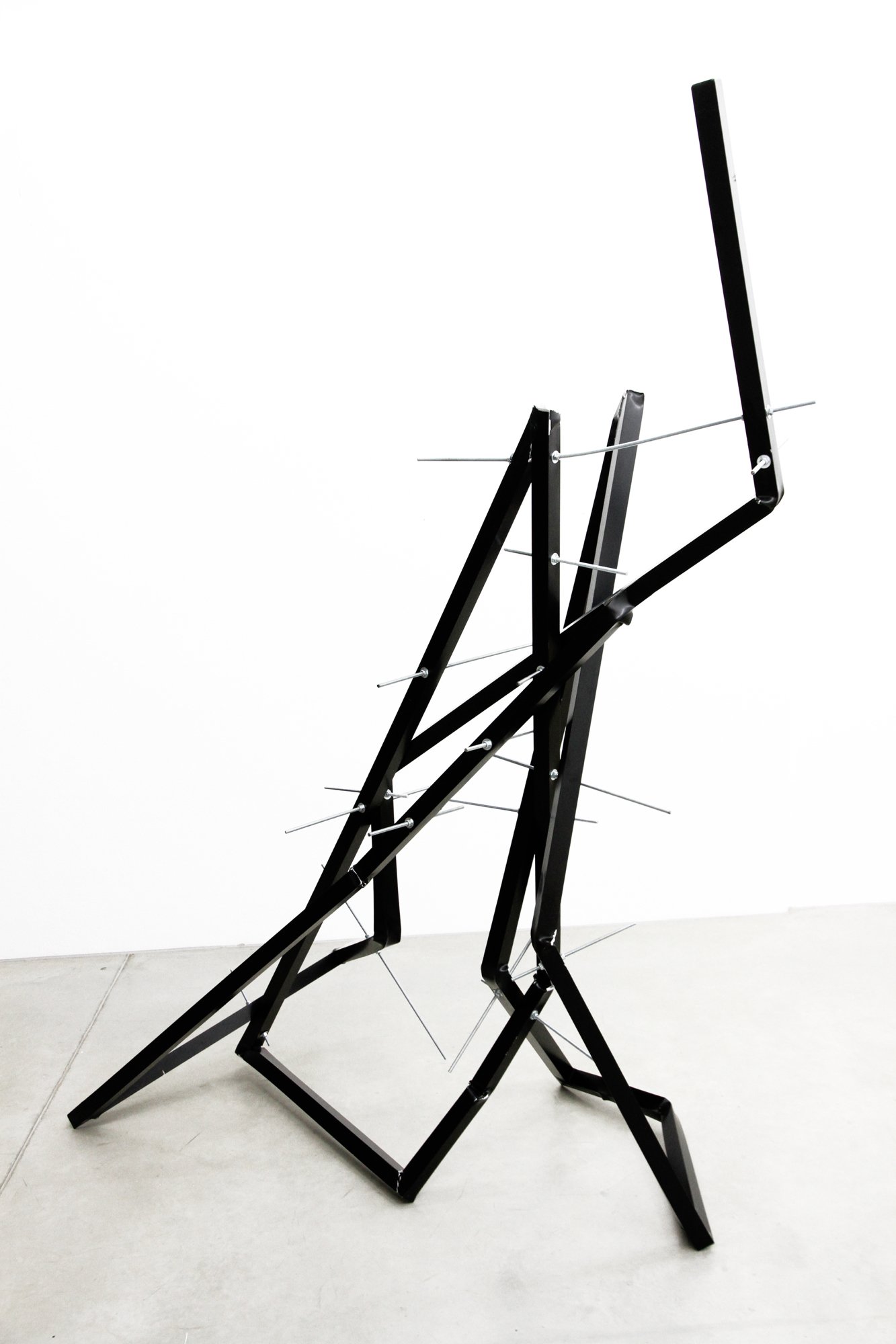 Silence speaks, 2016  
Powder coated aluminium, threaded rod  
276 x 204 x 100 cm