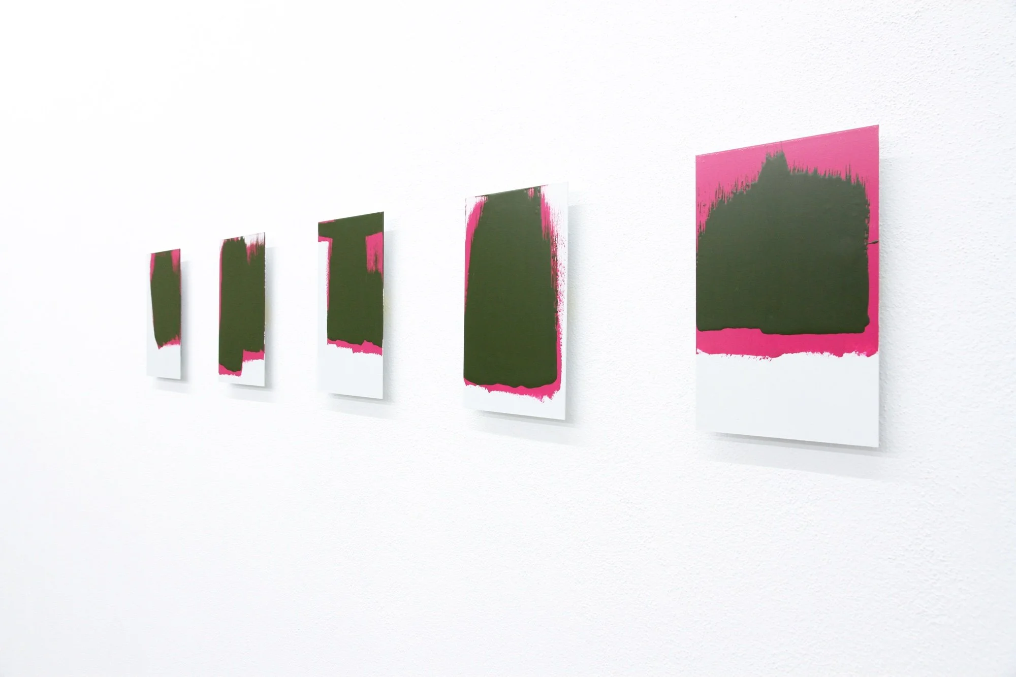 House of cards, 2016  
Enamel paint on aluminium  
In 5-parts, each 30 x 20 cm