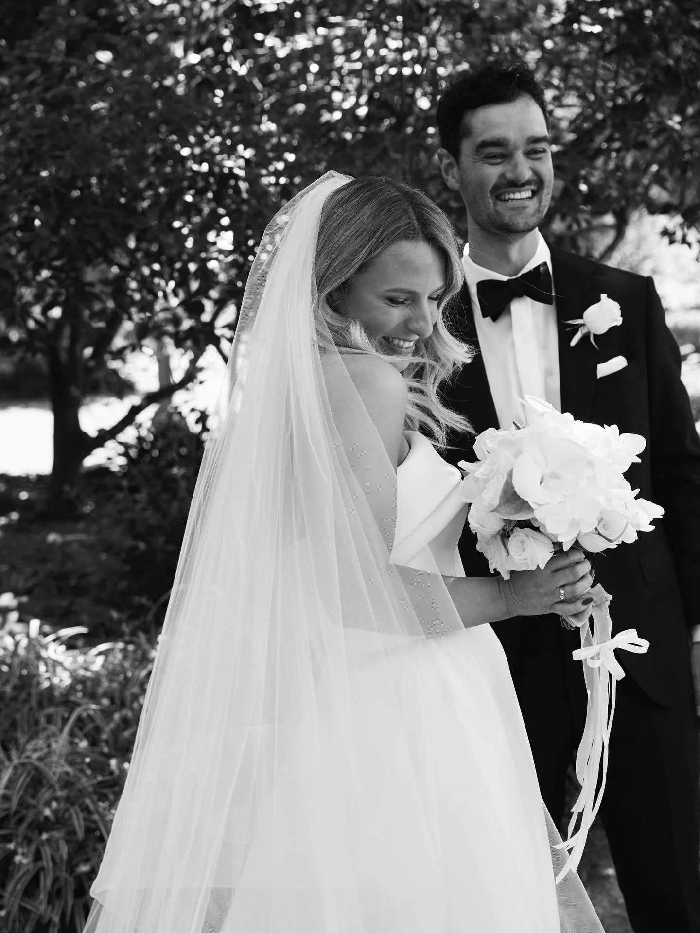 One year married! 🤍

I wish more than anything that we could get our favourite people together and celebrate again. 

📸 @louloumemphis