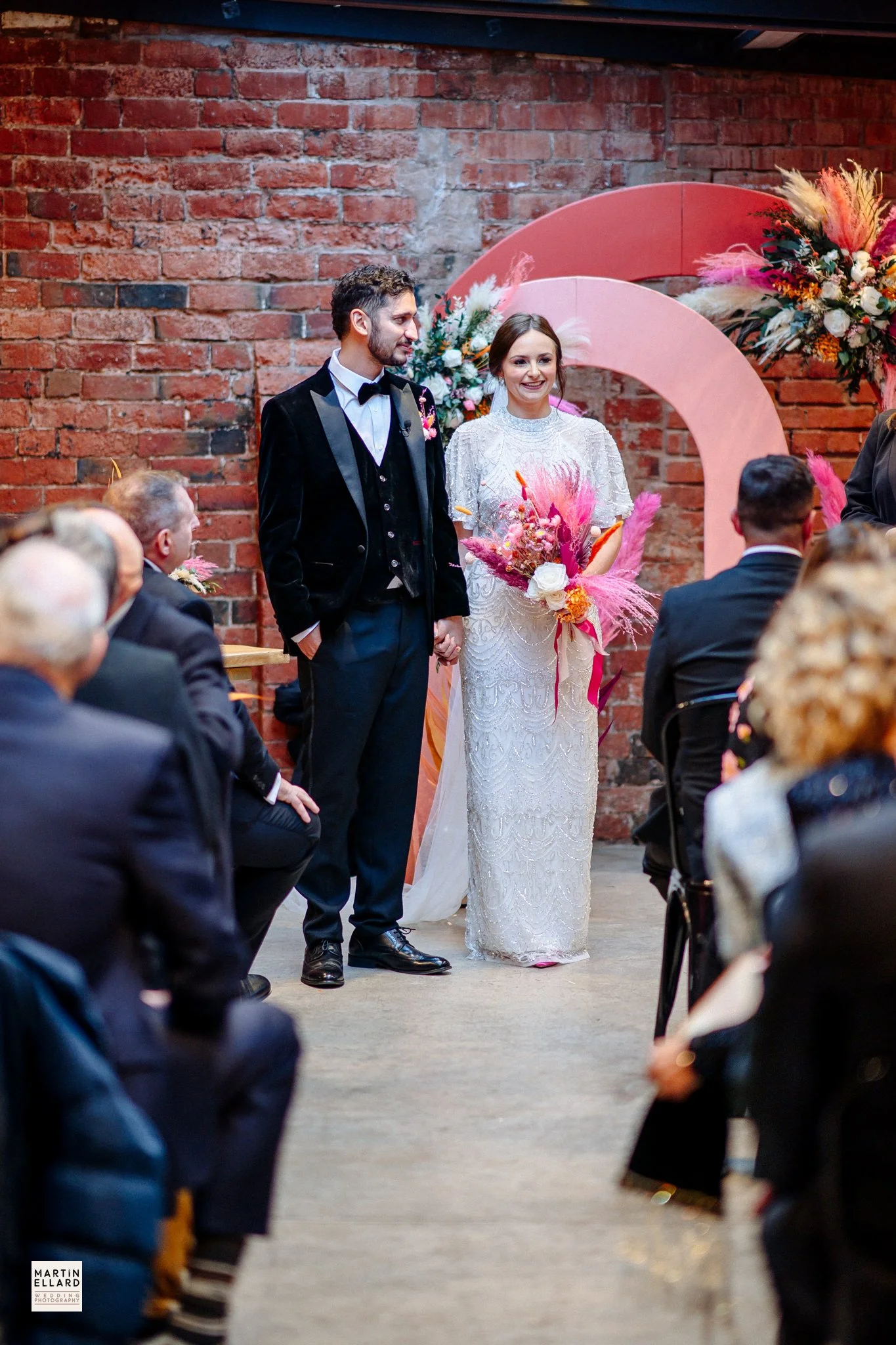 How Wedding Flowers Can Completely Transform Your Venue
