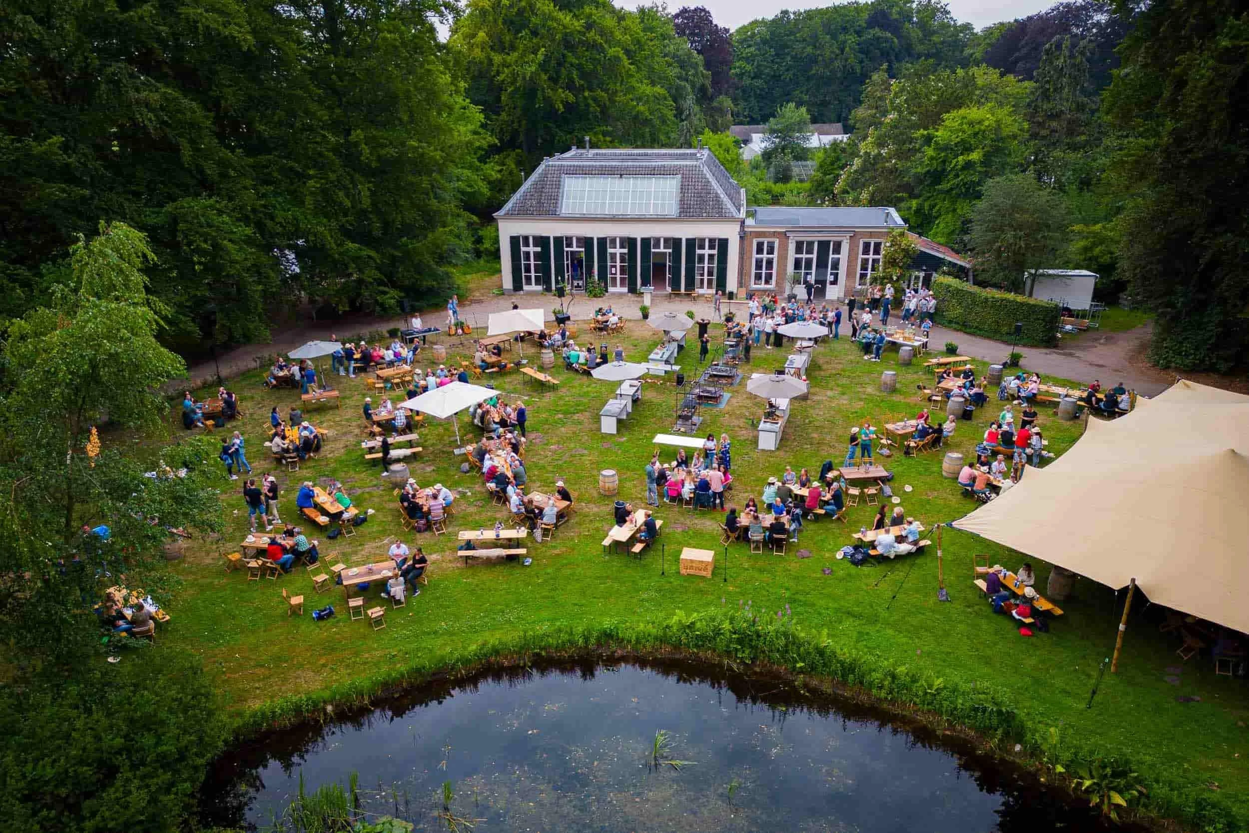 De Vuurplaats biedt mogelijkheden voor een bijzonder bedrijfsfeest, van vergadering en teambuilding tot een compleet festival. Meld je aan voor de nieuwsbrief.