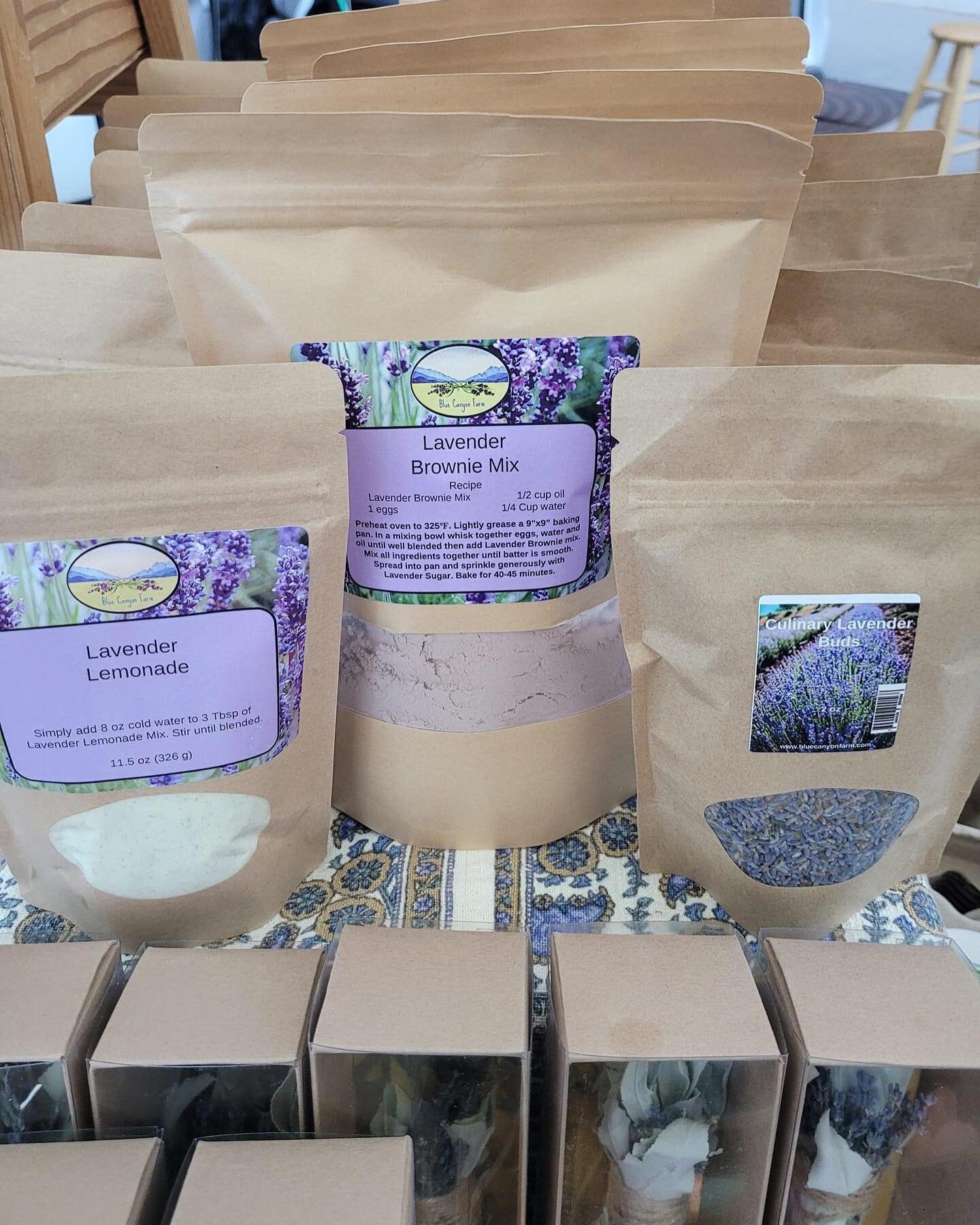 Good morning folks! Only one more market at Farmers Market Ogden after today! I came with our lavender brownie mix, along with our lemonade, it's gonna be another hot one! Only 3 wreaths for the rest if the season so grab em while you can.