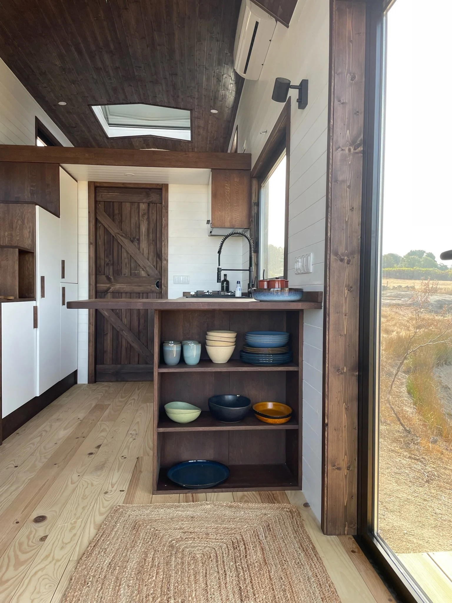 Escape in a tiny-house