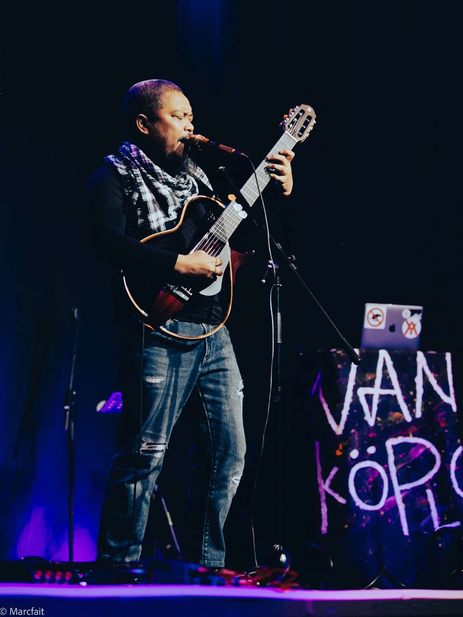 A famous musician makes a music concert for his Europe tour at MARCFAIT