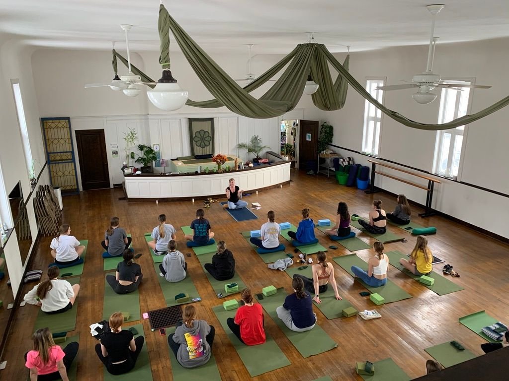 In our fast-paced world, finding true respite is essential. Guided relaxation provides a gentle, verbal pathway to inner calm, helping you disengage from external stressors and turn your awareness inward. Through a soft, supportive voice, you are led