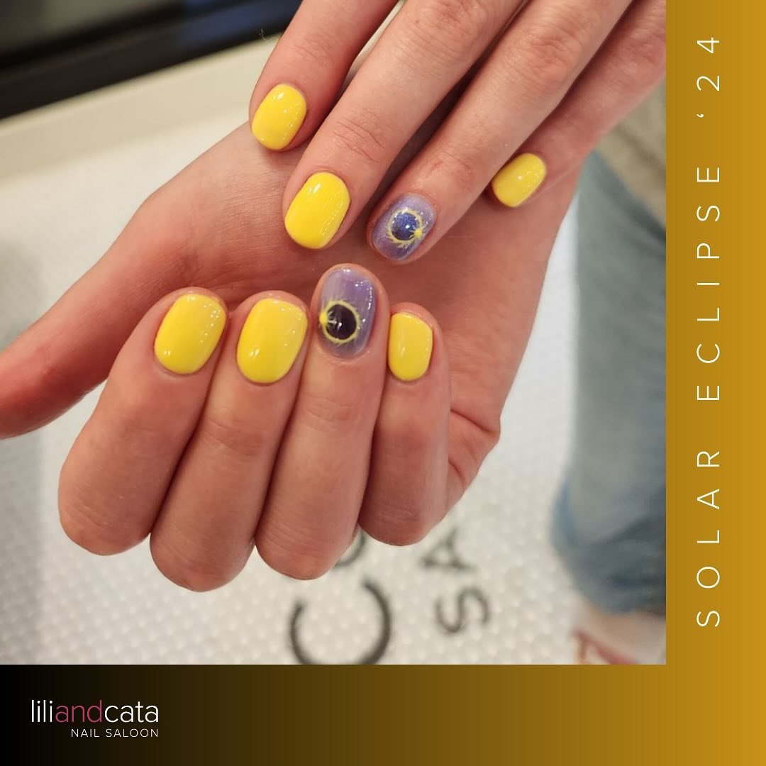 We are as excited about the Solar Eclipse as our amazing clients. We are always up for a challenge when it comes to nail art ideas. Next time you want to get creative, let us help you bring your ideas to life.
💅🏼 by Cristy 
☀️ 🌚🌕🌖🌗🌘🌑🌒🌓🌔🌙☀