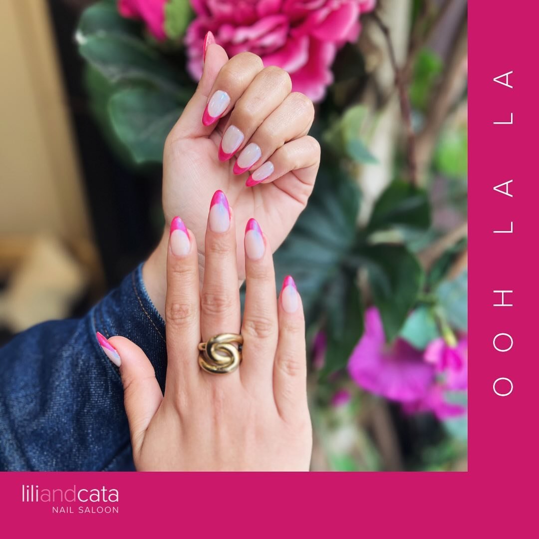 When in doubt - definitely book the Apres Gel-X Extensions! You&rsquo;ll instantly want to make plans just to show off your new nails and will feel fancy even if you&rsquo;re wearing sweats. True story! 😜💕
✨ Extensions and Mani by Valeria ✨
✨ @mada