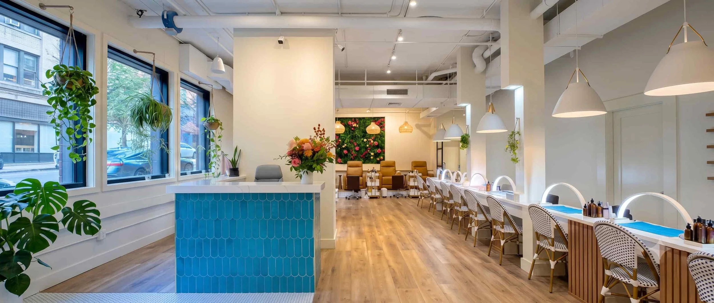 Lili and Cata | Non-toxic Nail Bar