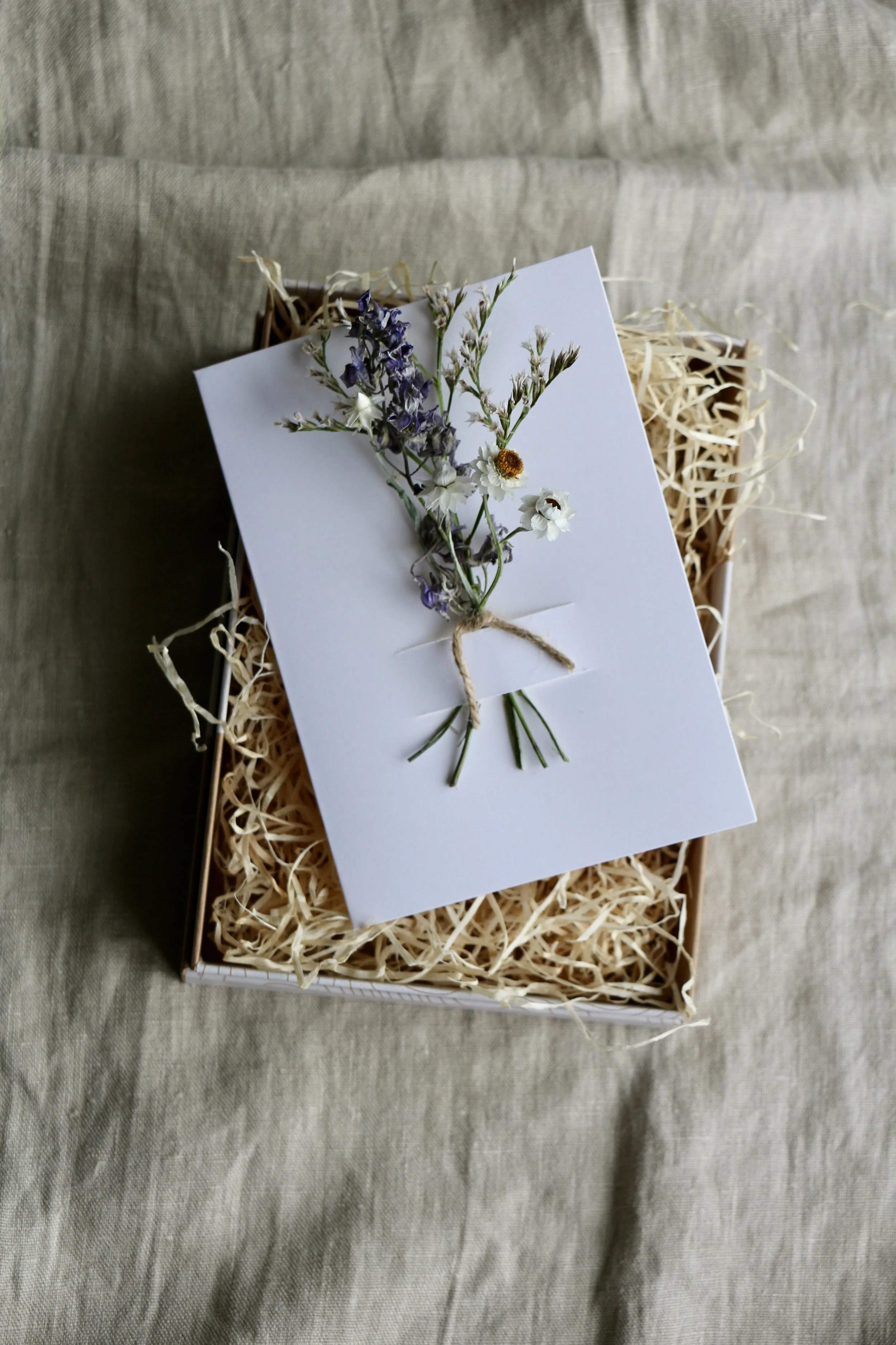 dried flower card in gift box