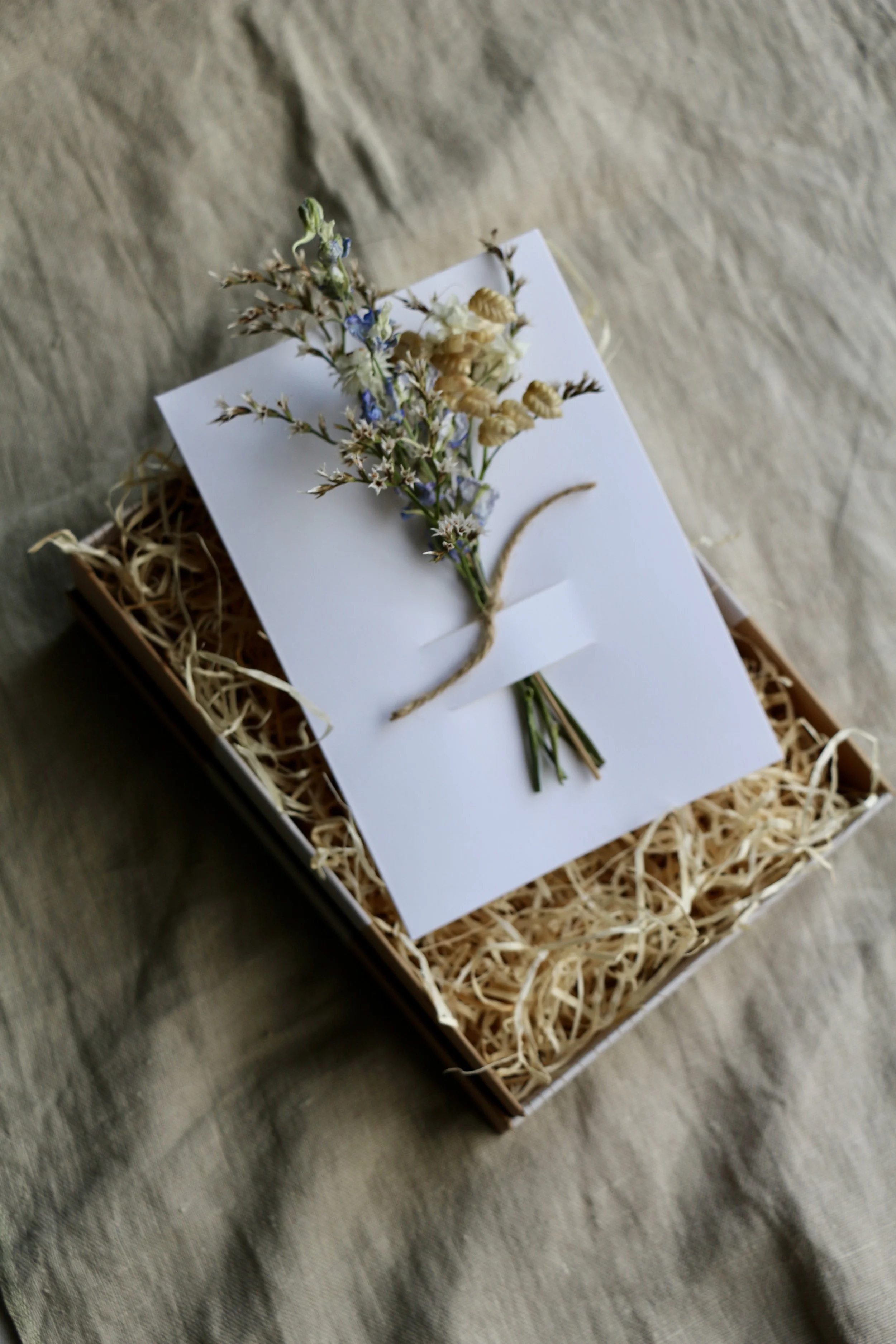 dried flower card in gift box