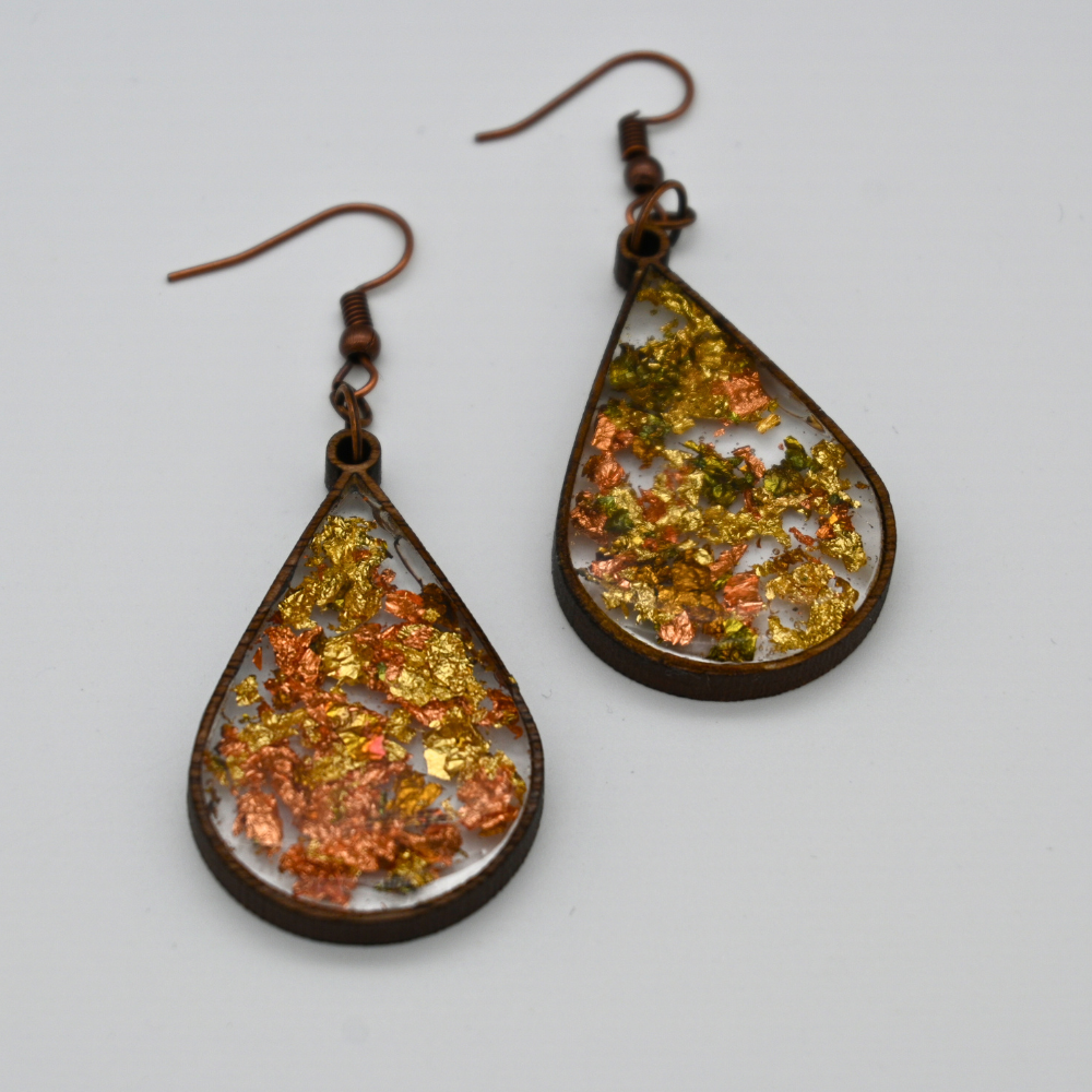 Gold Rush - Wooden Teardrop Frame.png