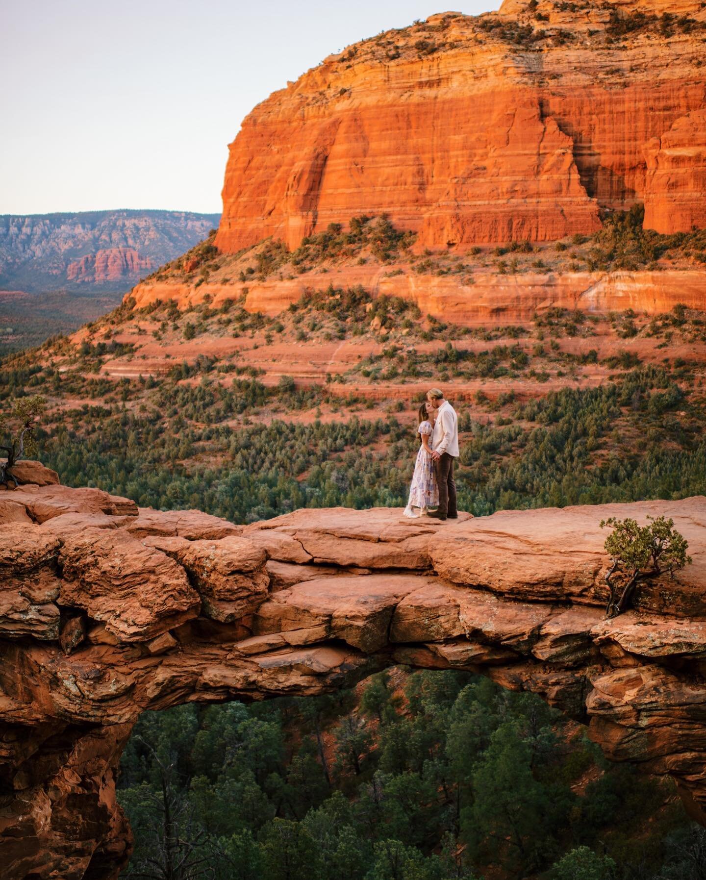 Throwing it back to one of my all-time favorite engagement shoots! 💫 It's funny how life works sometimes, bringing people together in the most unexpected ways. I've known Matt and Shauna for ages, and when we discovered we would coincidentally be in