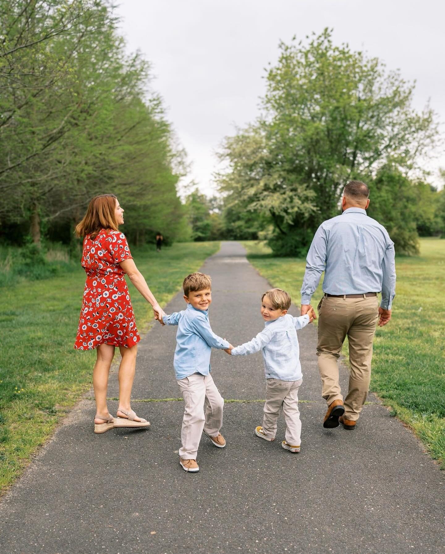 The Lloyd Family 🫶
.
.
.
.
.
#njphotographer #njfamilyphotographer #familyportraits #njweddingphotographer @walltownshipliving #film #filmemulation #myarchetype #TAP