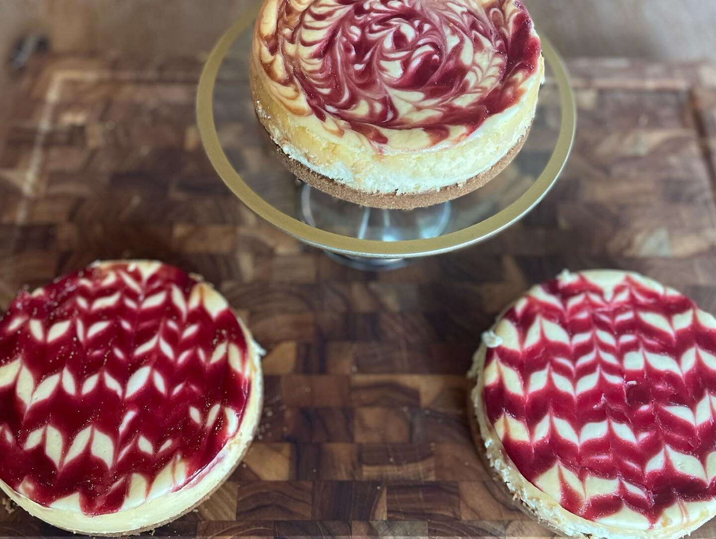 Mothers Day is right around the corner and your lady deserves cheesecake! Feat. Our 6&rdquo; Raspberry Lemon Cheesecake. 6&rdquo; cheesecakes are available in all flavors, check them out at topknotartisanbakery.com !

Mother&rsquo;s Day special remin