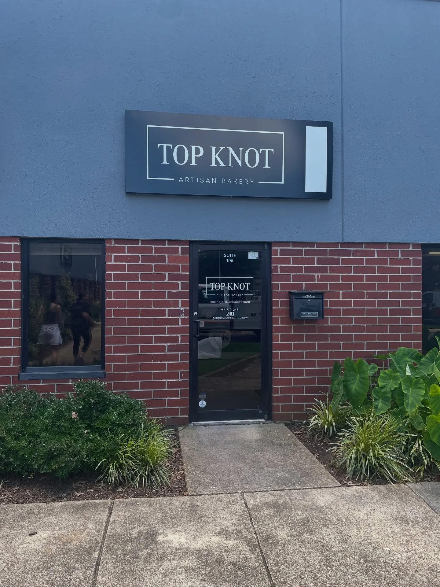 We have a sign! Come by and visit. Fresh bread every day.