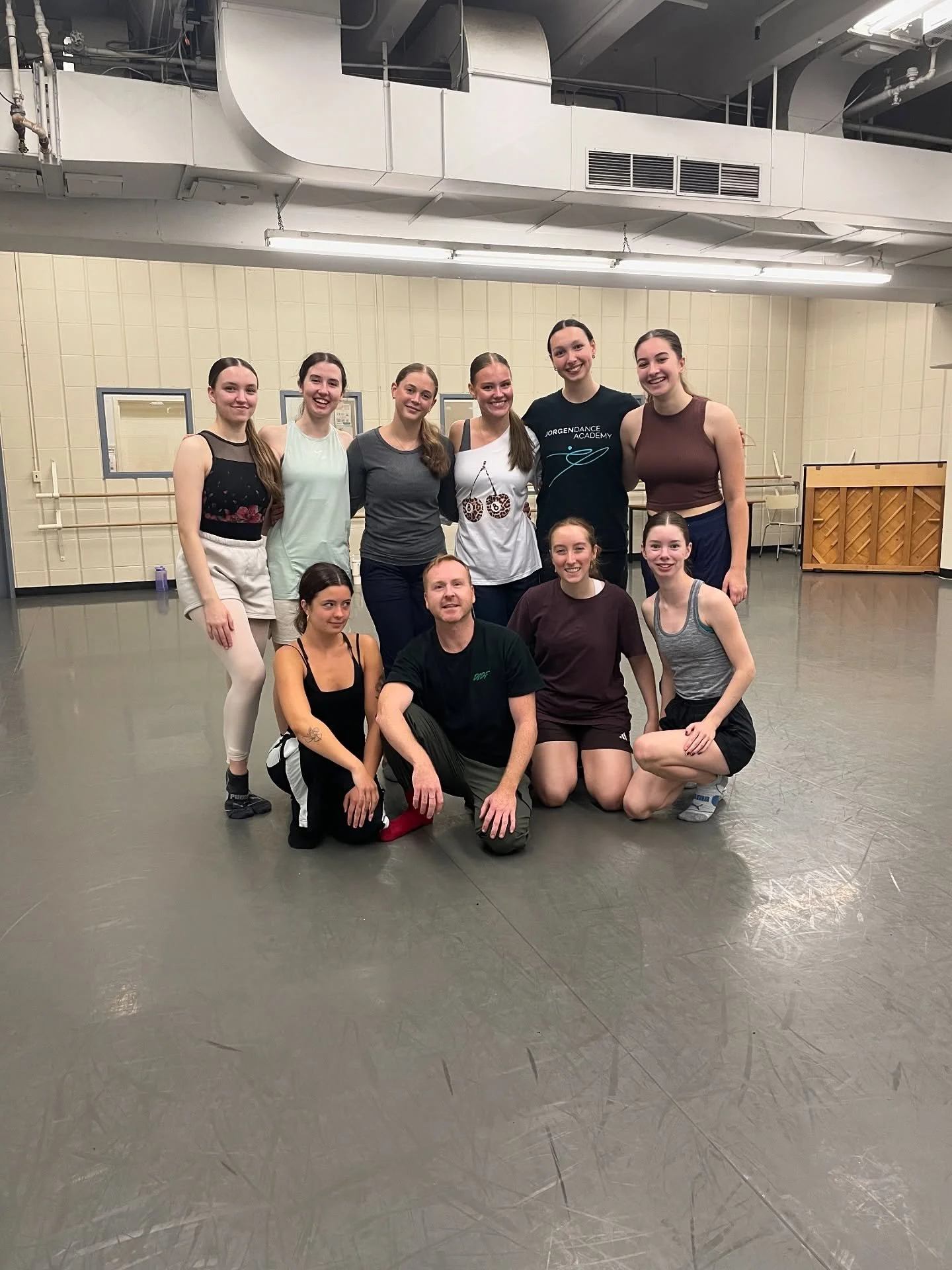 ✨ Starting the semester strong in Professional Practice with guest artist @ryanamaze! 🕺 Thank you for sharing your artistry, insight &amp; wisdom with our #GBD dancers over the past two weeks &mdash; an inspiring way to kick off the year! 

#J&ouml;