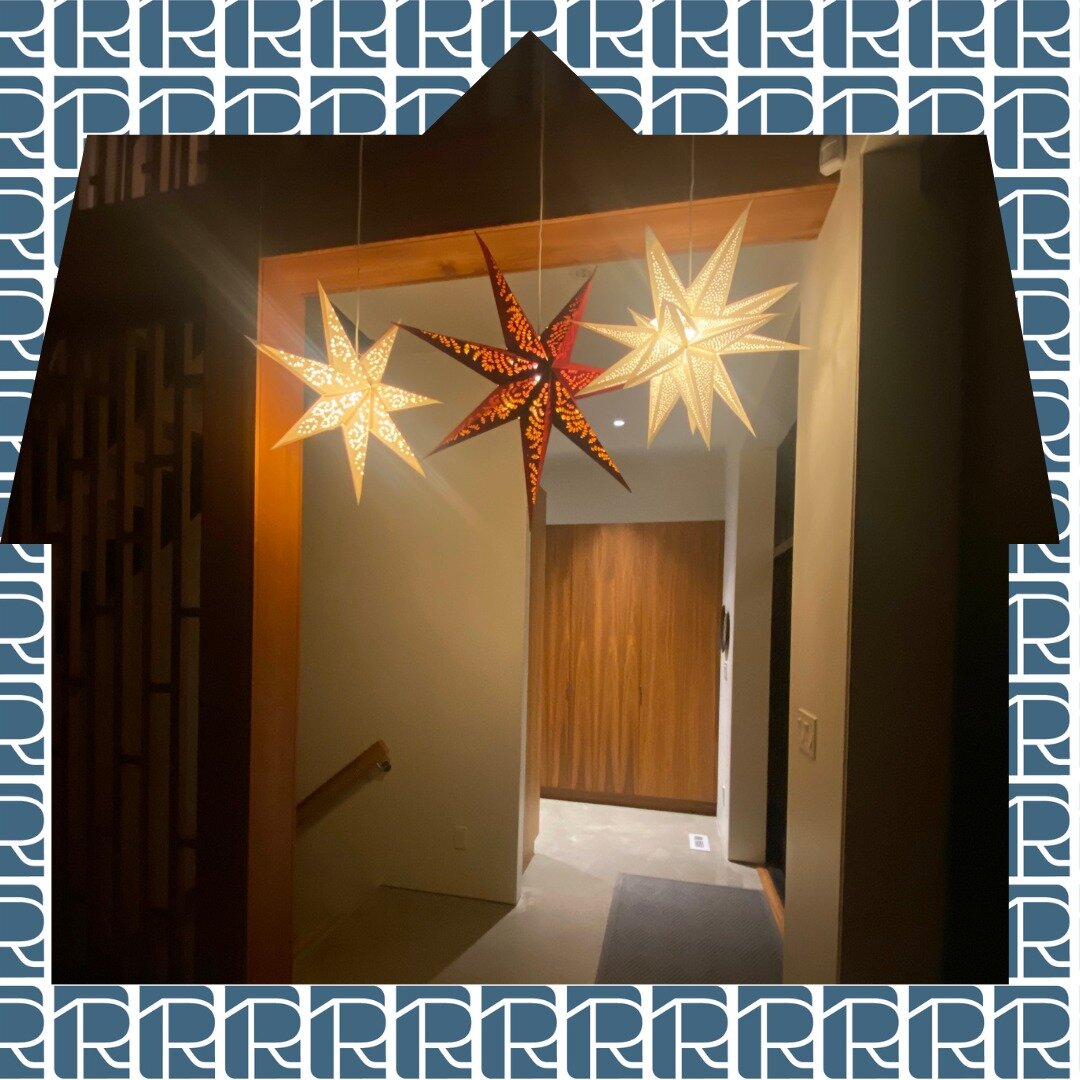 My first step of holiday preparation is to set my house aglow! It makes a cosy home on these dark evenings. A hack to conceal ugly cords is to hide them in a gift box with a hole cut out. How are you feeling with holiday preparations? If the answer i