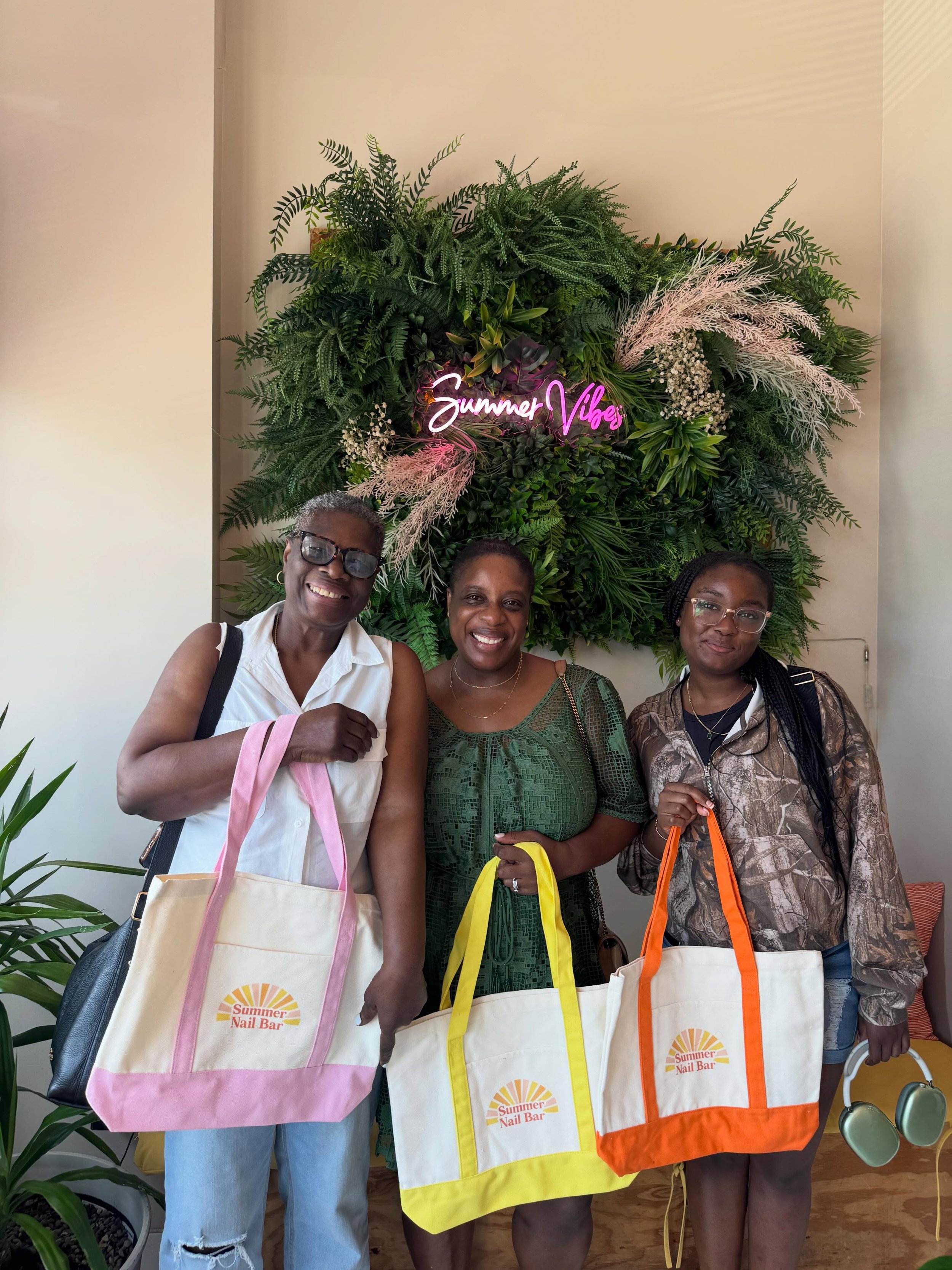 Summer cuties! ☀️💛
Making memories, one pampering session at a time. ✨

☀️Book with us!☀️

https://summernailbar4857.simplepos.us/
.

.
.
.
.
.
.
#SummerNailBar #MemphisNails #SummerVibes #SelfCare FamilyTime
