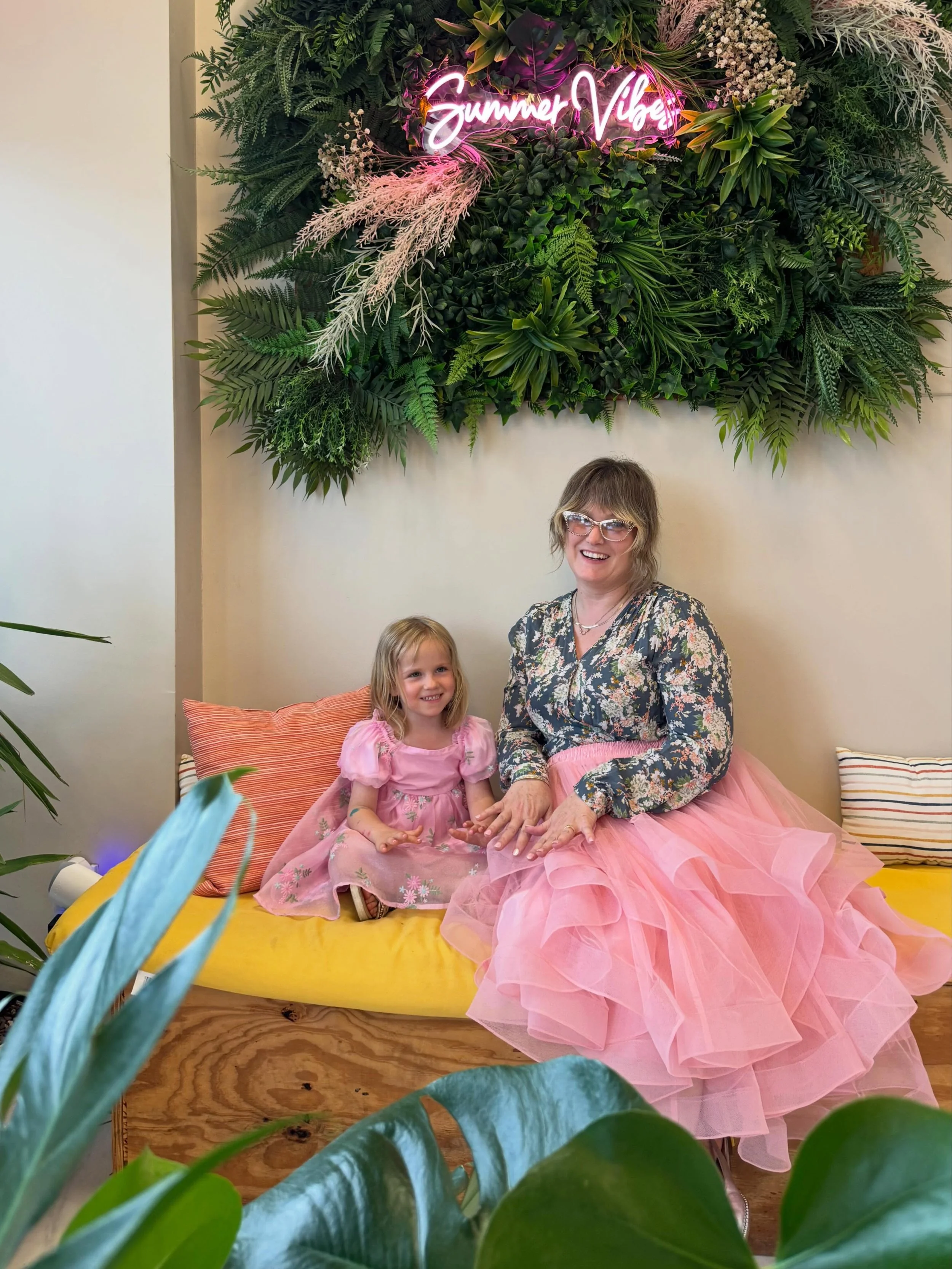 🌸 Mother-Daughter Summer Cuties 🌸
Making Memories Under the Summer Vibes ✨☀️
.
.
.
.
.
.
#SummerNailBar #MotherDaughterMoments #GirlsDayOut #MemphisNails SummerVibes ☀️