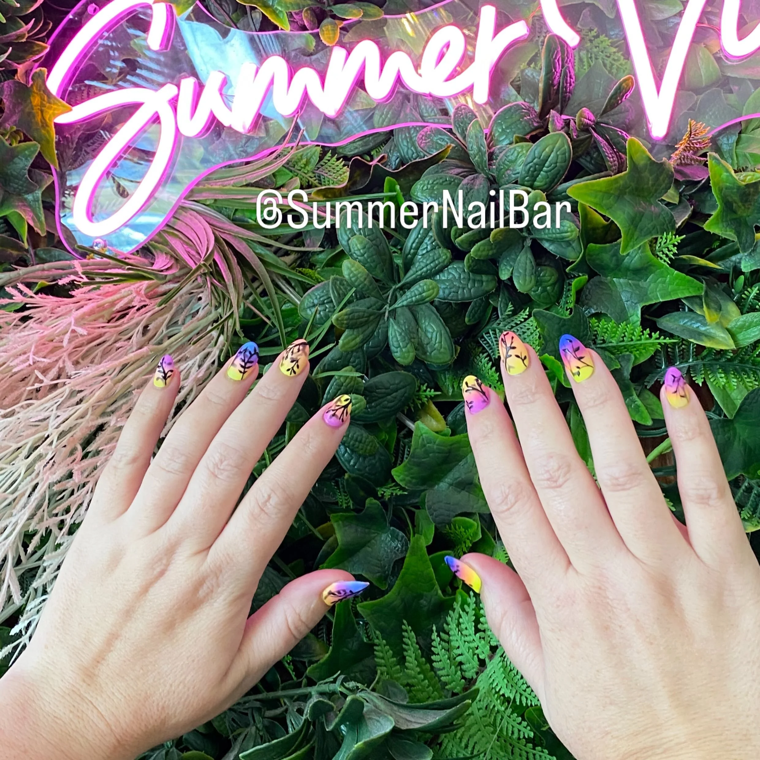 Tropical nails &amp; summer vibes 🌴💅✨
Summer is always in style at Summer Nail Bar! ☀️
.
.
.
.
.
.
.

.
.
.

.
.
.
.

#MemphisNails #MemphisTN #SummerNails #NailInspo #SummerNailBar
