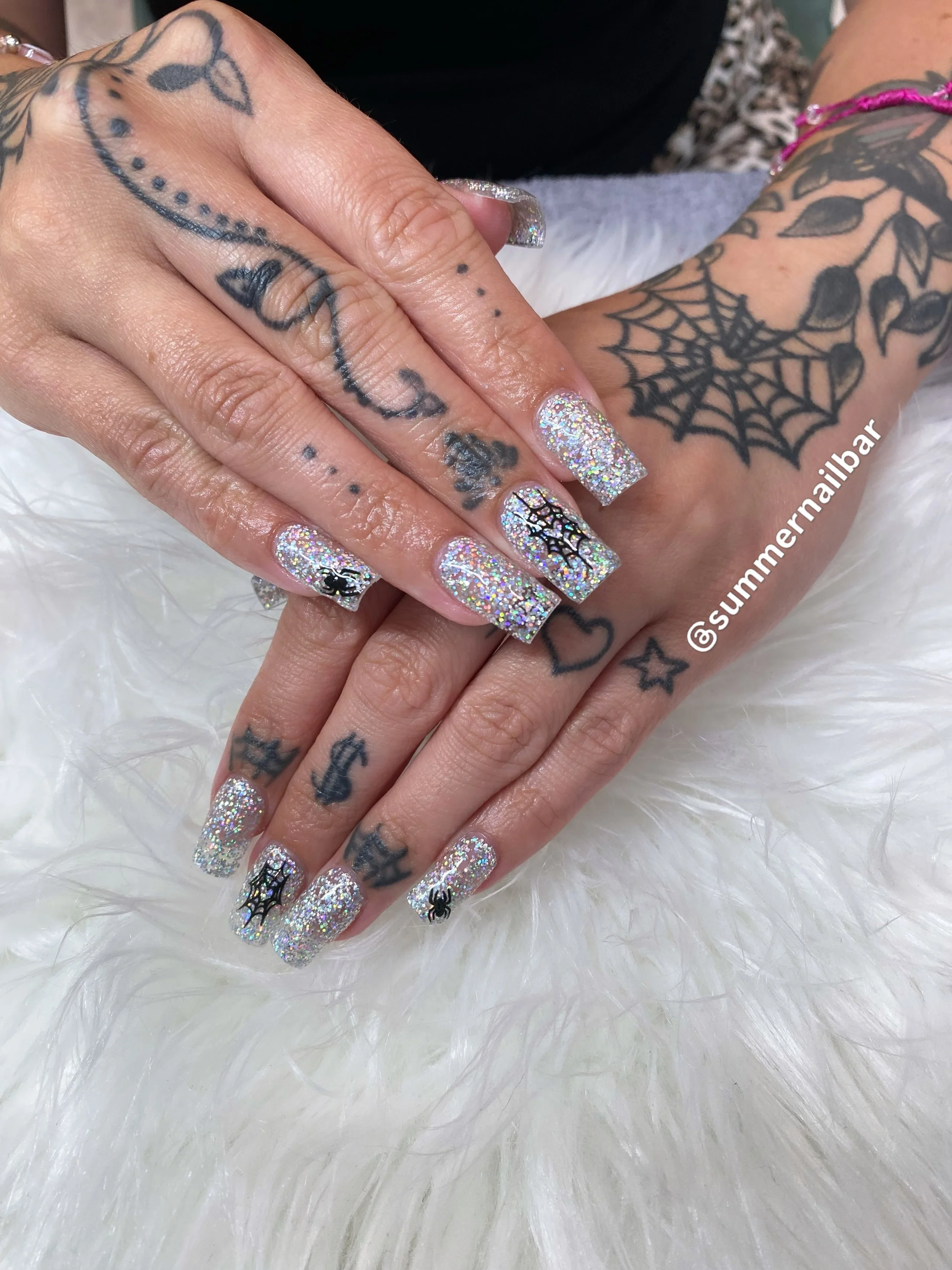 Glitter X Spooky Nails👻
.
.
.
.
.
.
.
.
.
.
If viewing follow @summernailbar 
#memphisnails #halloweennails #spookyseason #nailart💅 #summernailbar