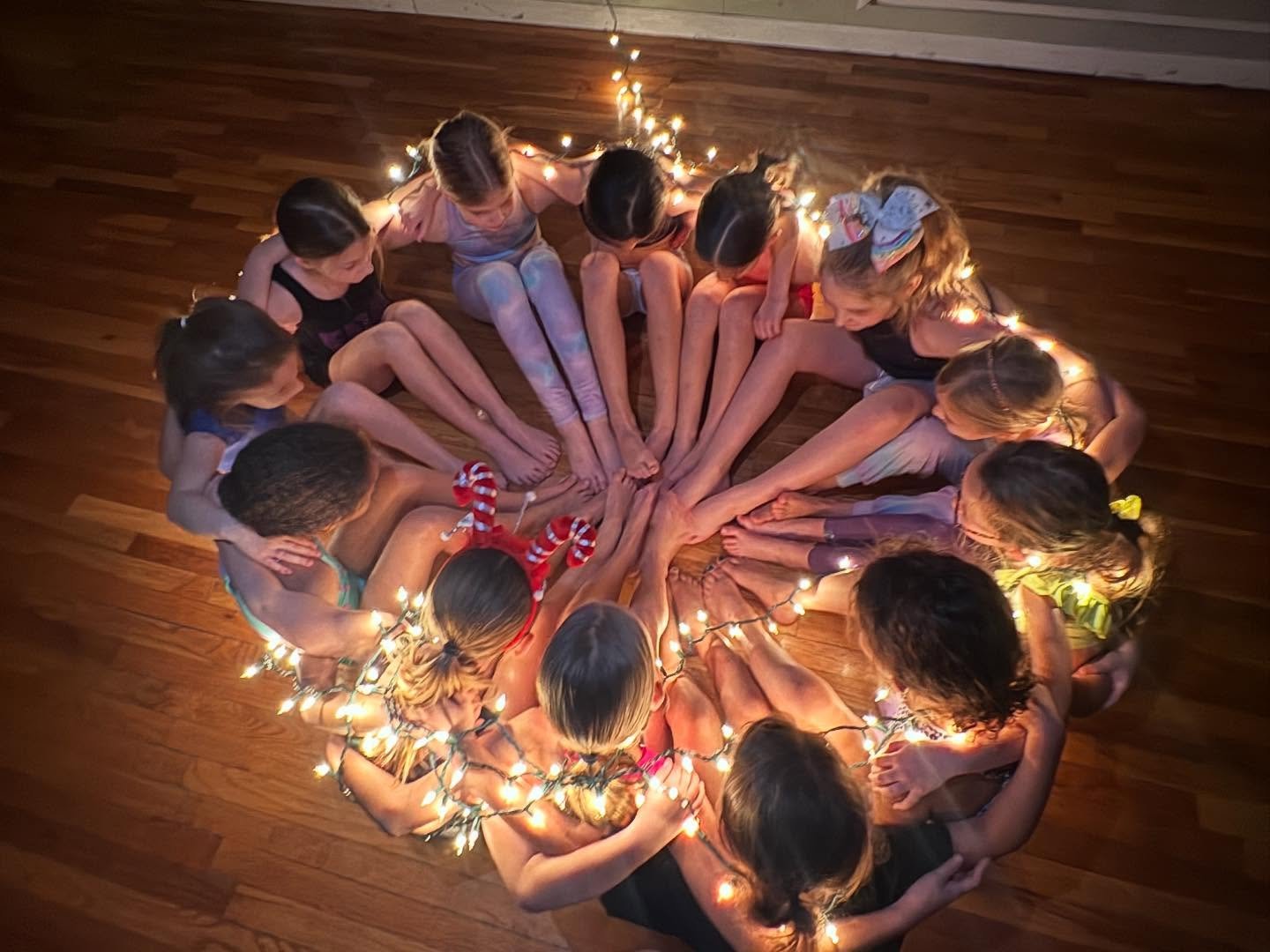 A glimpse into our annual light photos! The most wonderful time of the year ❤️✨