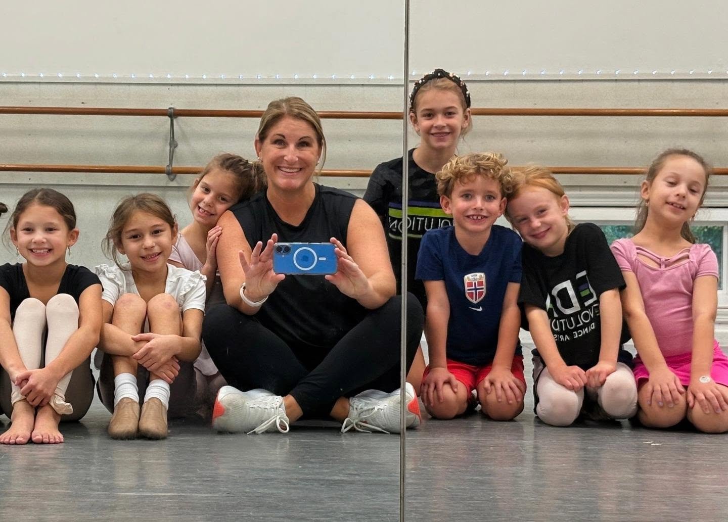 There&rsquo;s nothing better than friends and dance coming together!💚💜

Watch your child build confidence, make lifelong friends, and light up the dance floor!! Spots are filling up quickly&mdash;don't let your little one miss out on the fun!

Visi