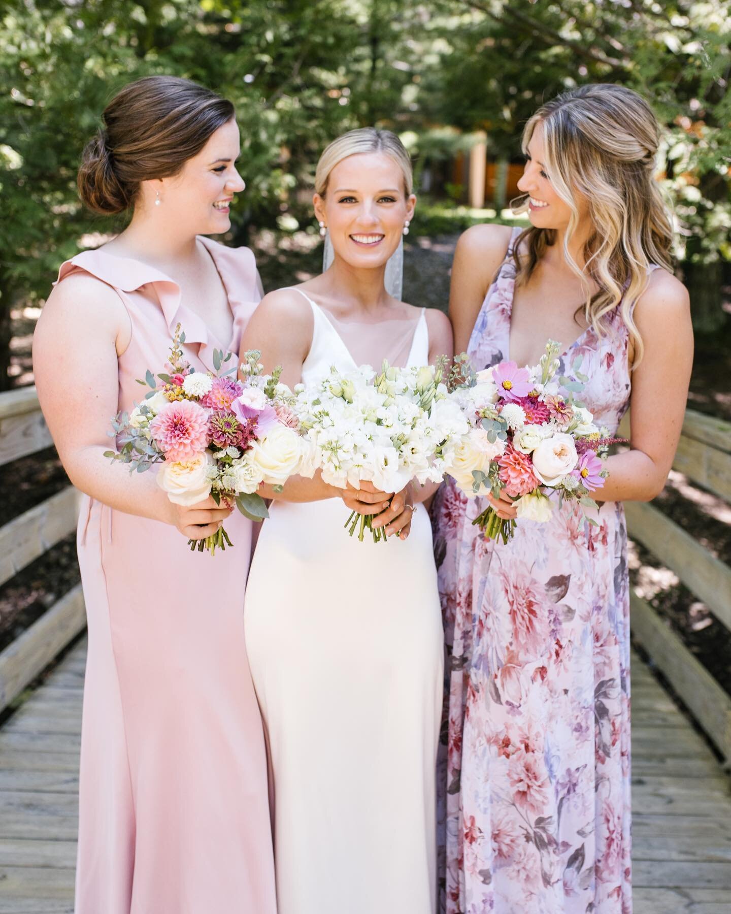 Blushing beauties &amp; picturesque ceremony scenes along the shores of Lake Michigan&hellip; we are so ready for summer in beautiful Northern Michigan!

Photography | @feitenphotography 
Venue | @leelanauschoolevents 
Floral Design | @sweetwaterflor