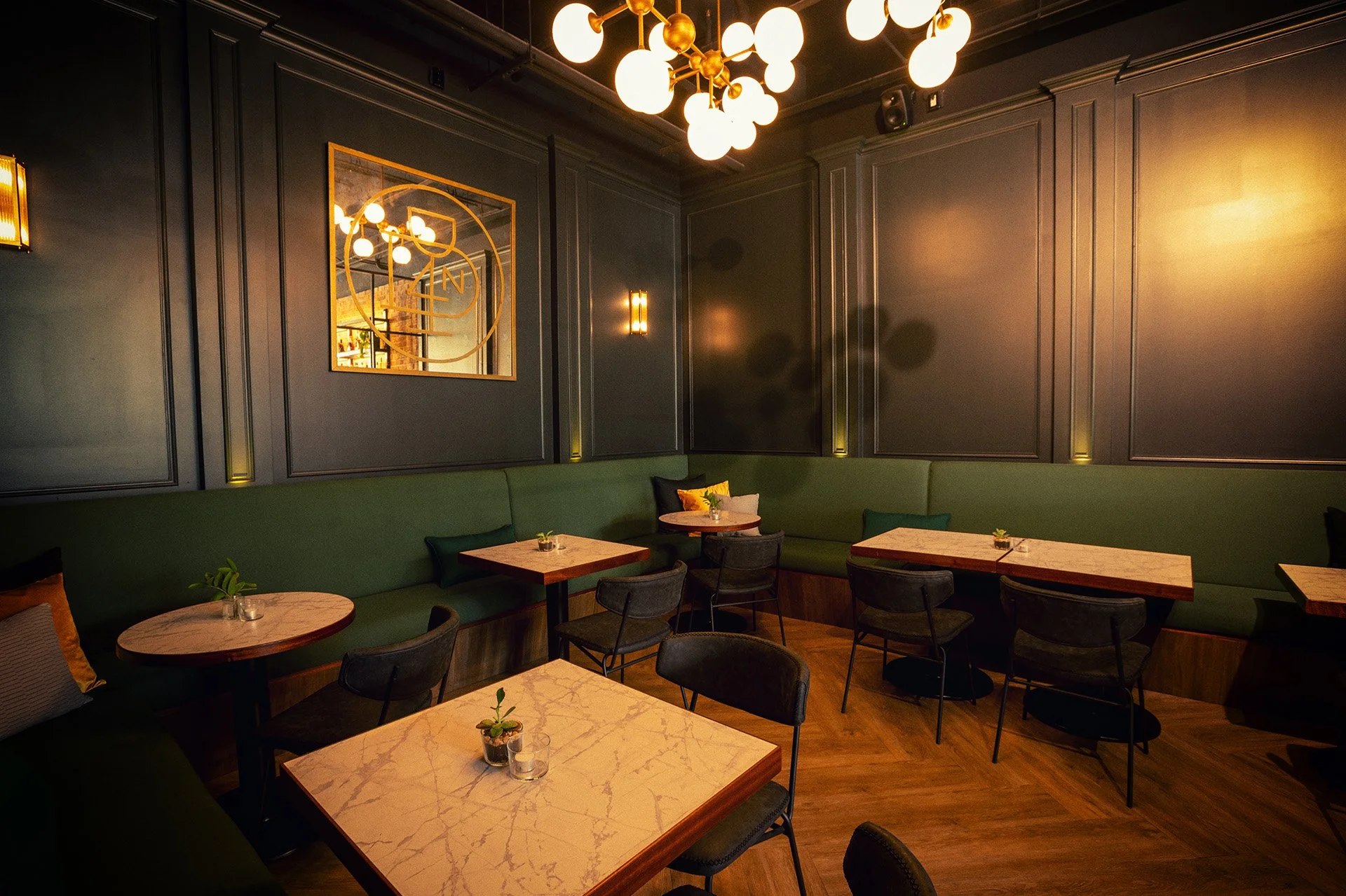 IDG Designed this city-style cocktail bar effortlessly combines beauty and relaxation. The sophisticated space caters to diverse tastes and occasions, ensuring everyone feels welcome. Inspired by industrial-style aesthetics. Luxury, Simplified.