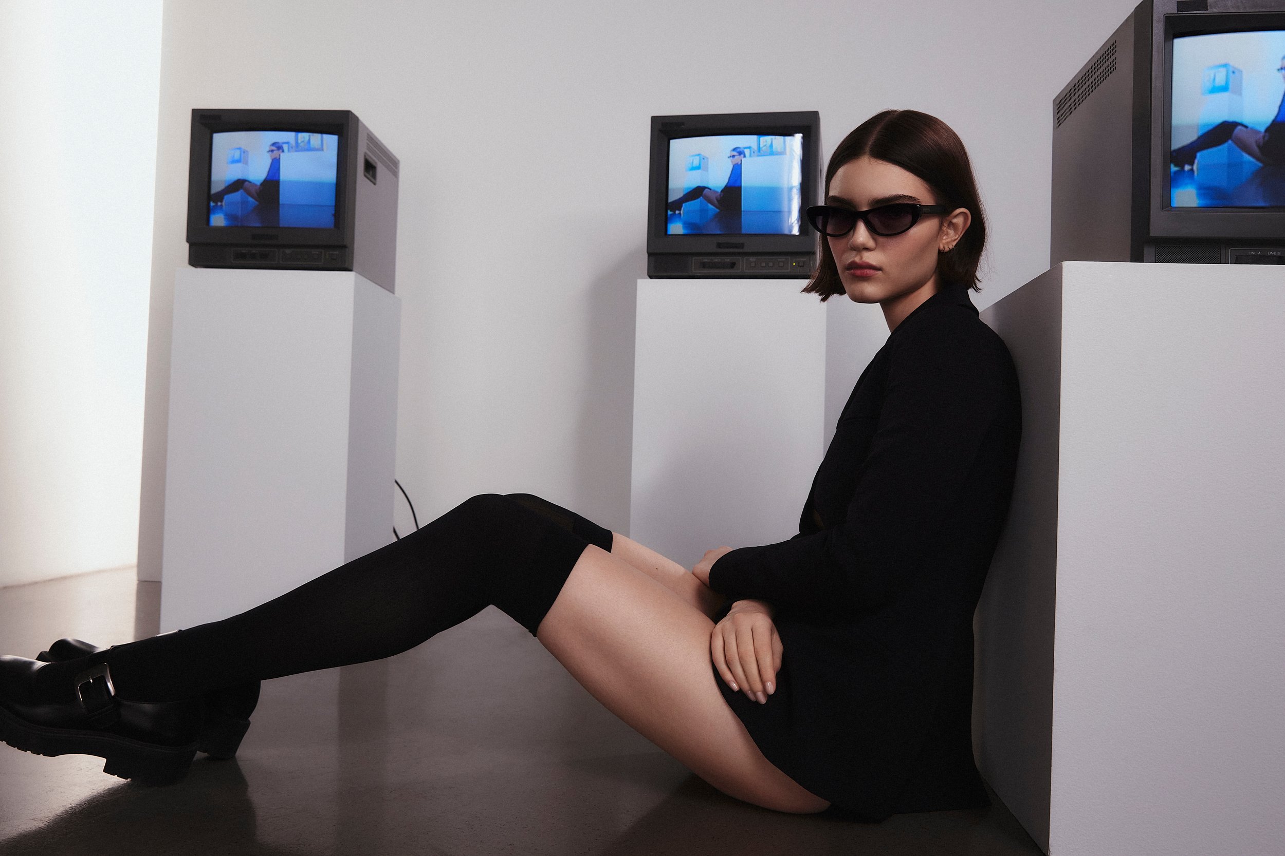 QUAY_GUIZIO_SLATE_BLACK_SMOKE_ANA-0401.jpeg